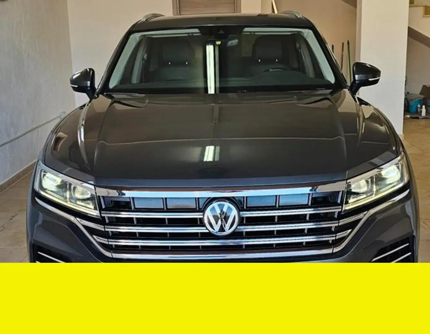Volkswagen Touareg - 1