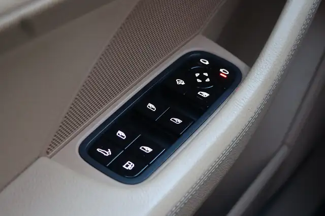 Porsche Panamera 4S E-Hybrid | Panorama | Sportabgasanlage |5-Sitze Ansicht 30