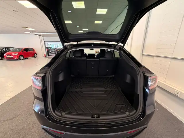 Tesla Model Y view 10