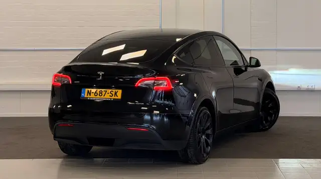 Tesla Model Y view 25