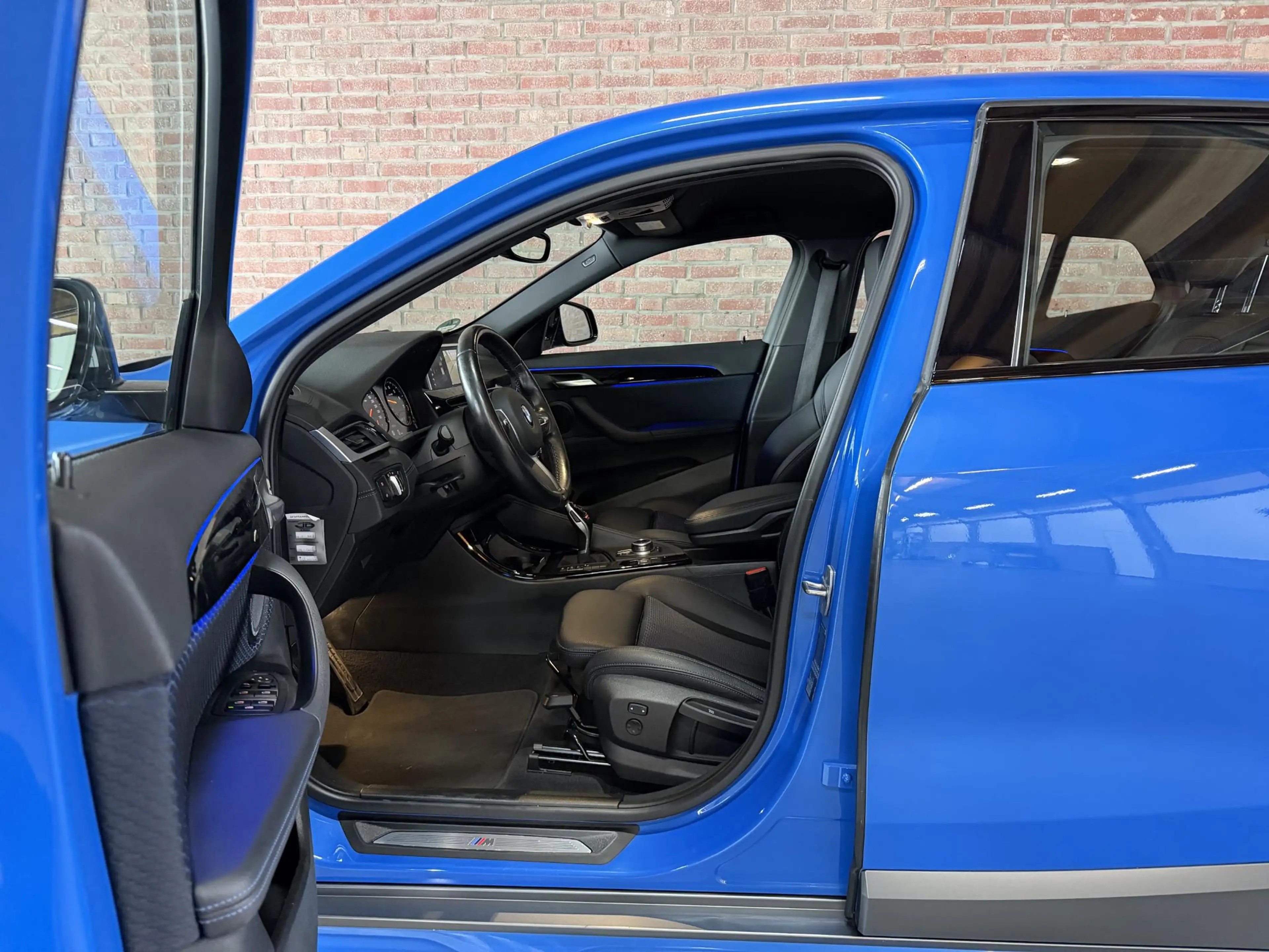BMW X2 sDrive18i High Executive M-Sport / Leder / Navi / — photo 11