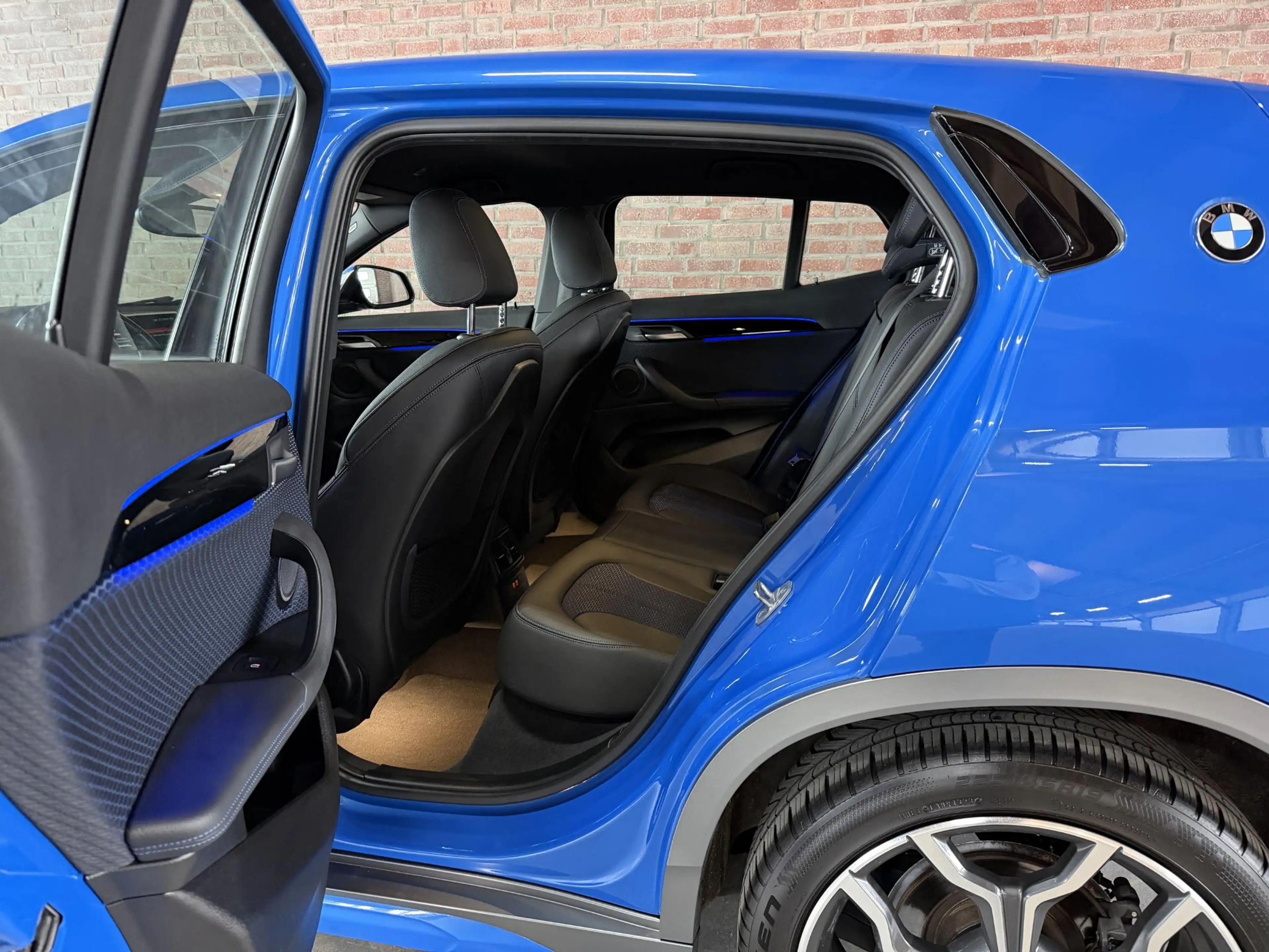 BMW X2 sDrive18i High Executive M-Sport / Leder / Navi / — photo 12