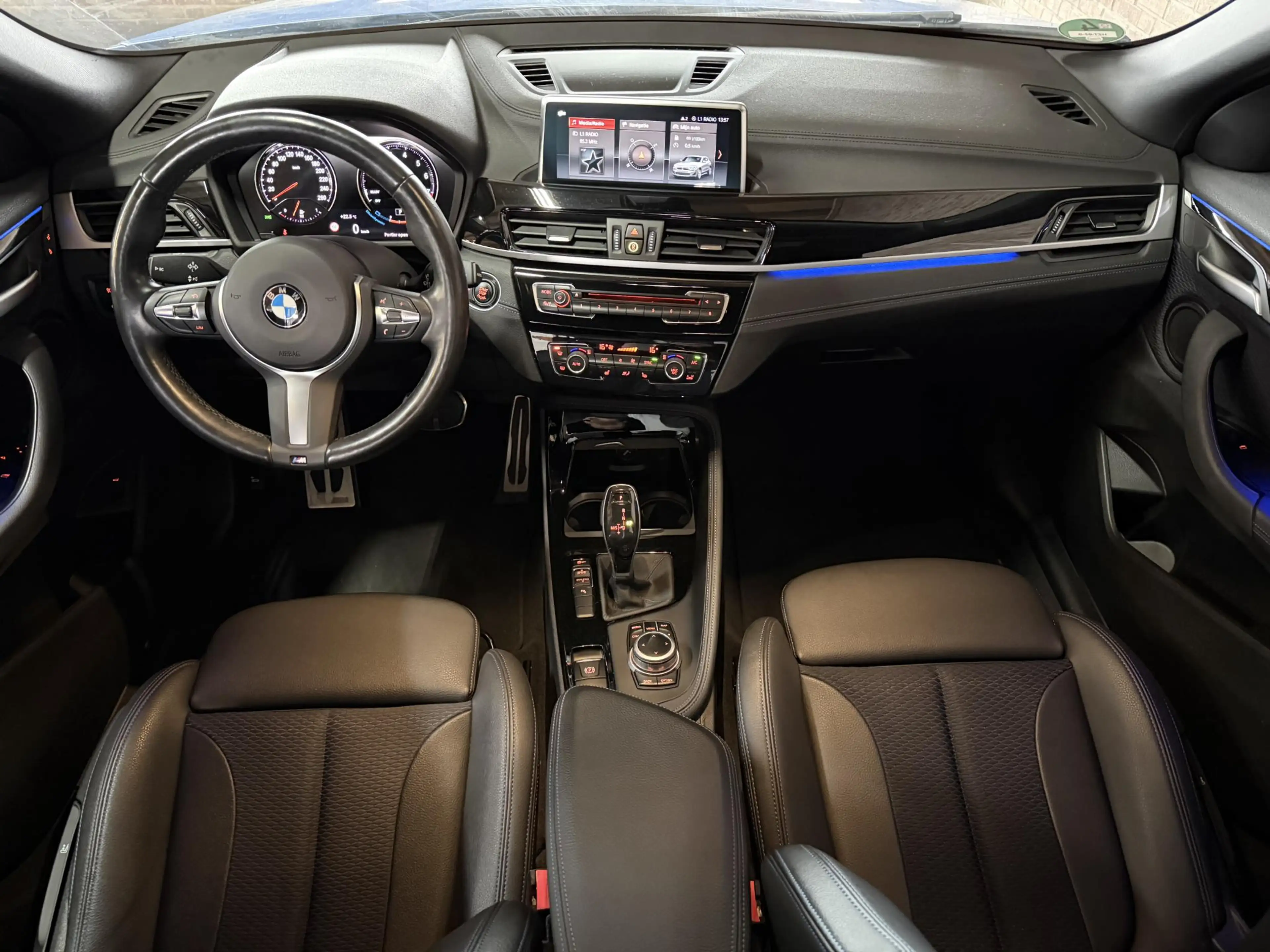 BMW X2 sDrive18i High Executive M-Sport / Leder / Navi / — photo 13
