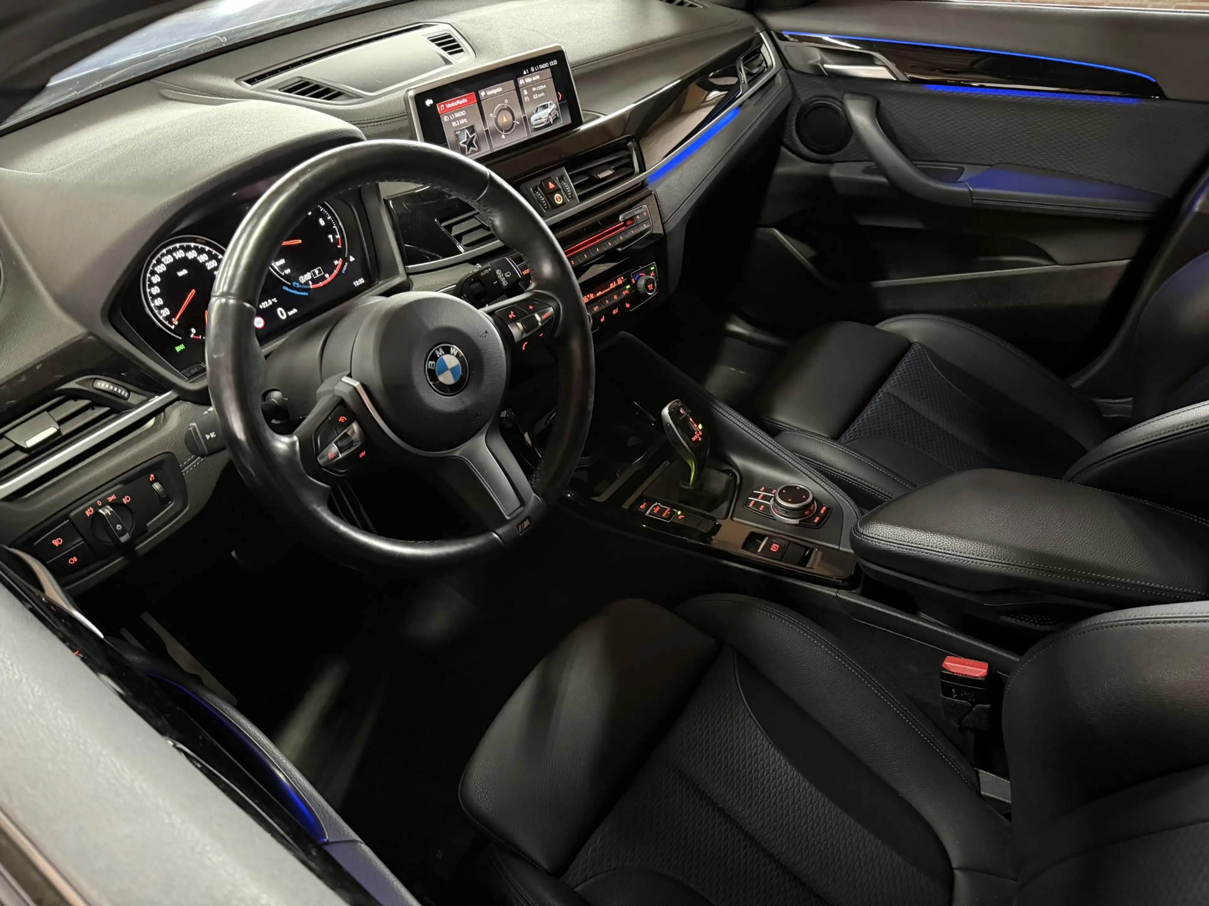 BMW X2 sDrive18i High Executive M-Sport / Leder / Navi / — photo 3