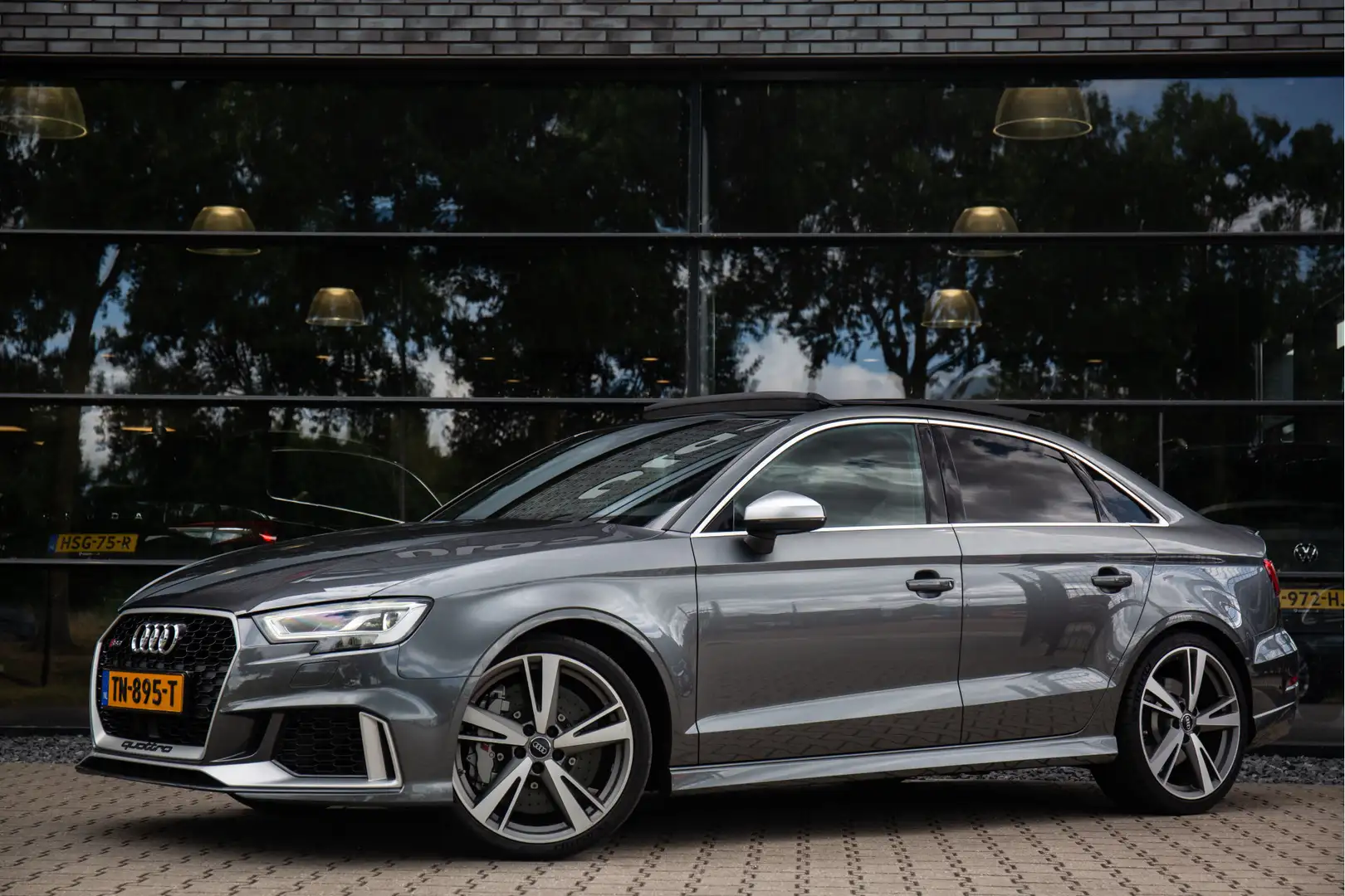 Audi RS3 Limousine 2.5 TFSI RS 3 quattro , RS uitlaat, Kera Grijs - 2