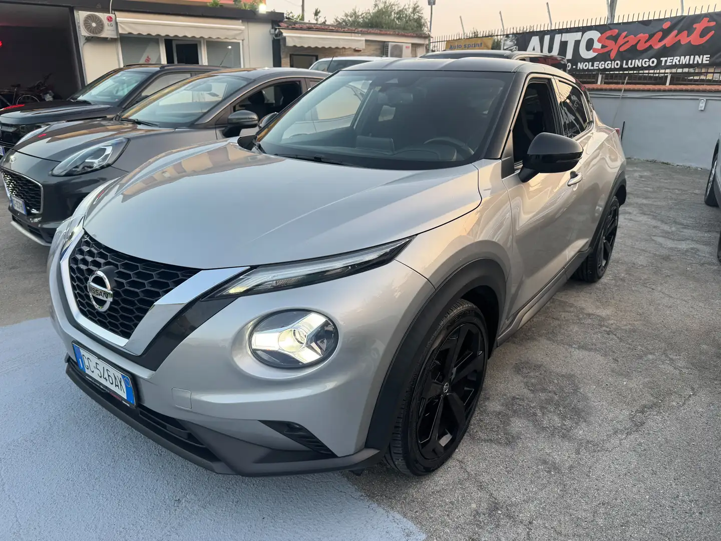 Nissan Juke 1.0 dig-t N-Connecta 117cv dct Grigio - 1