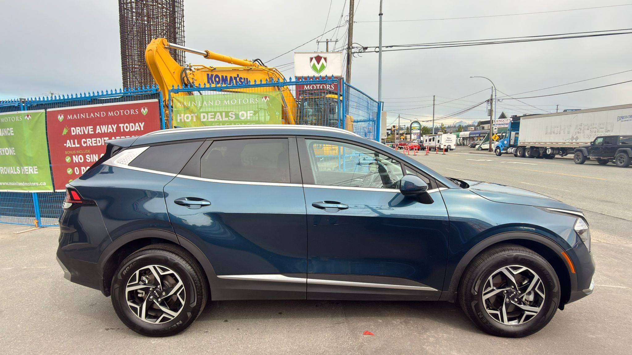 2025 Kia Sportage — view 4