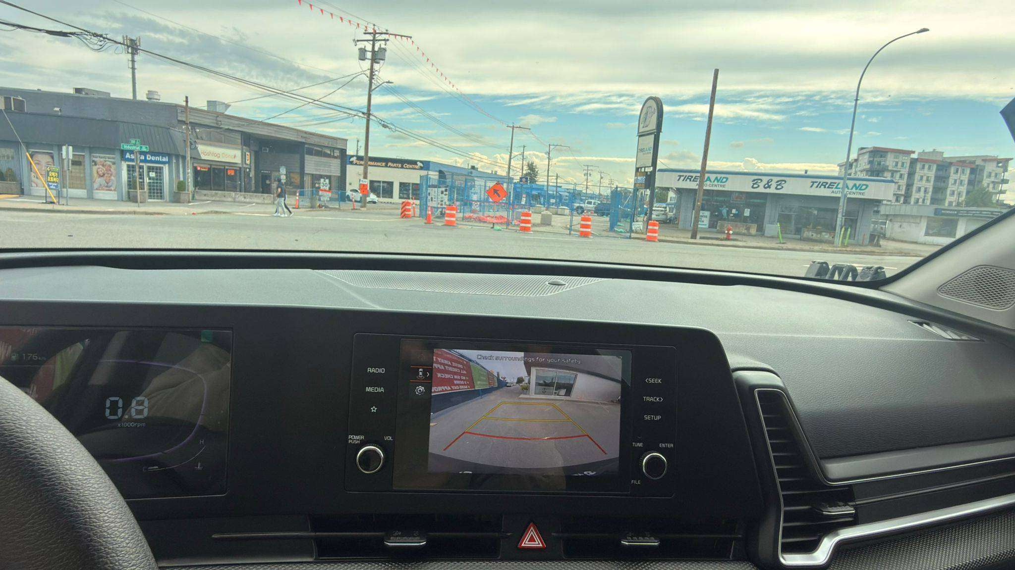 2025 Kia Sportage — view 12