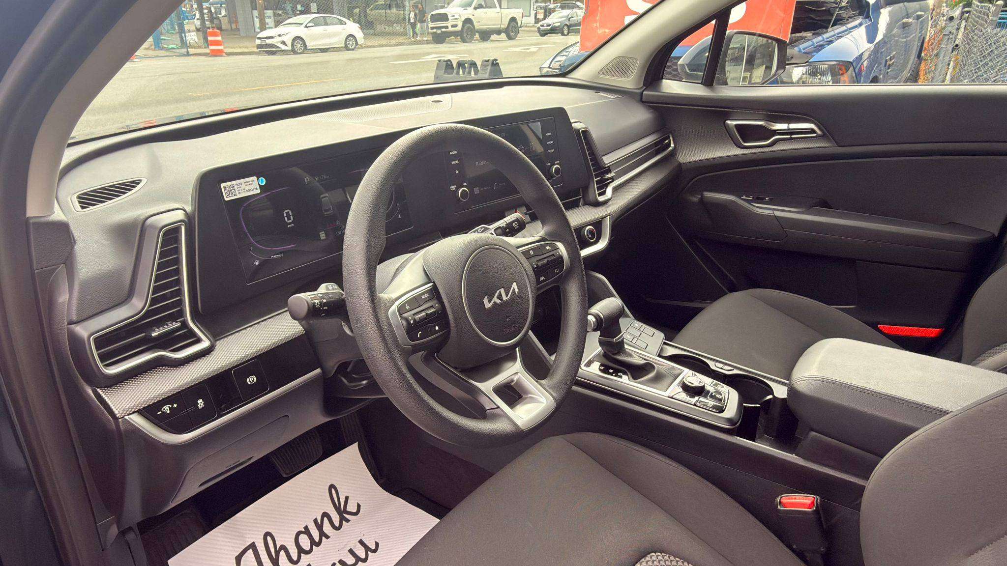 2025 Kia Sportage — view 9