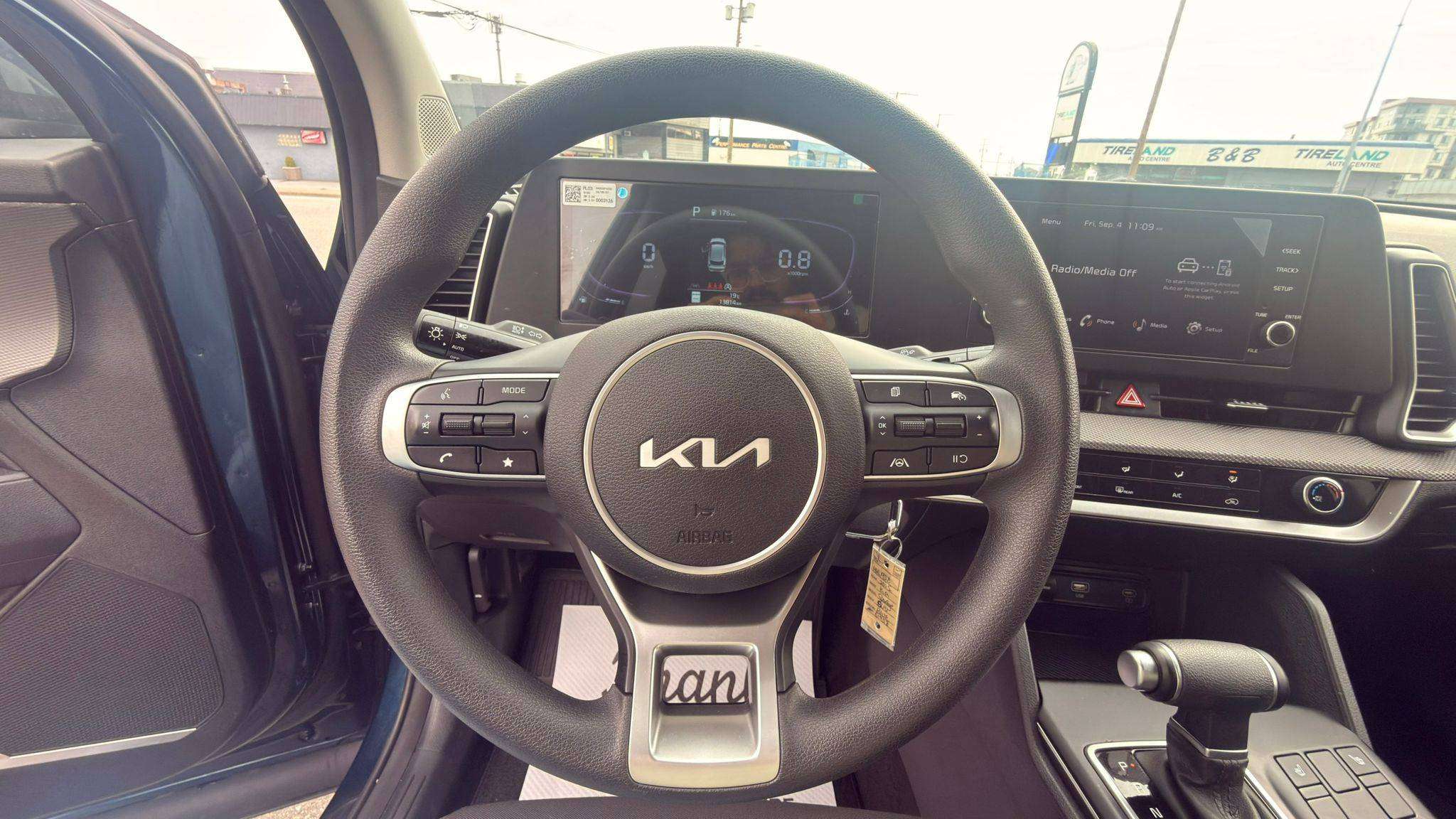 2025 Kia Sportage — view 14