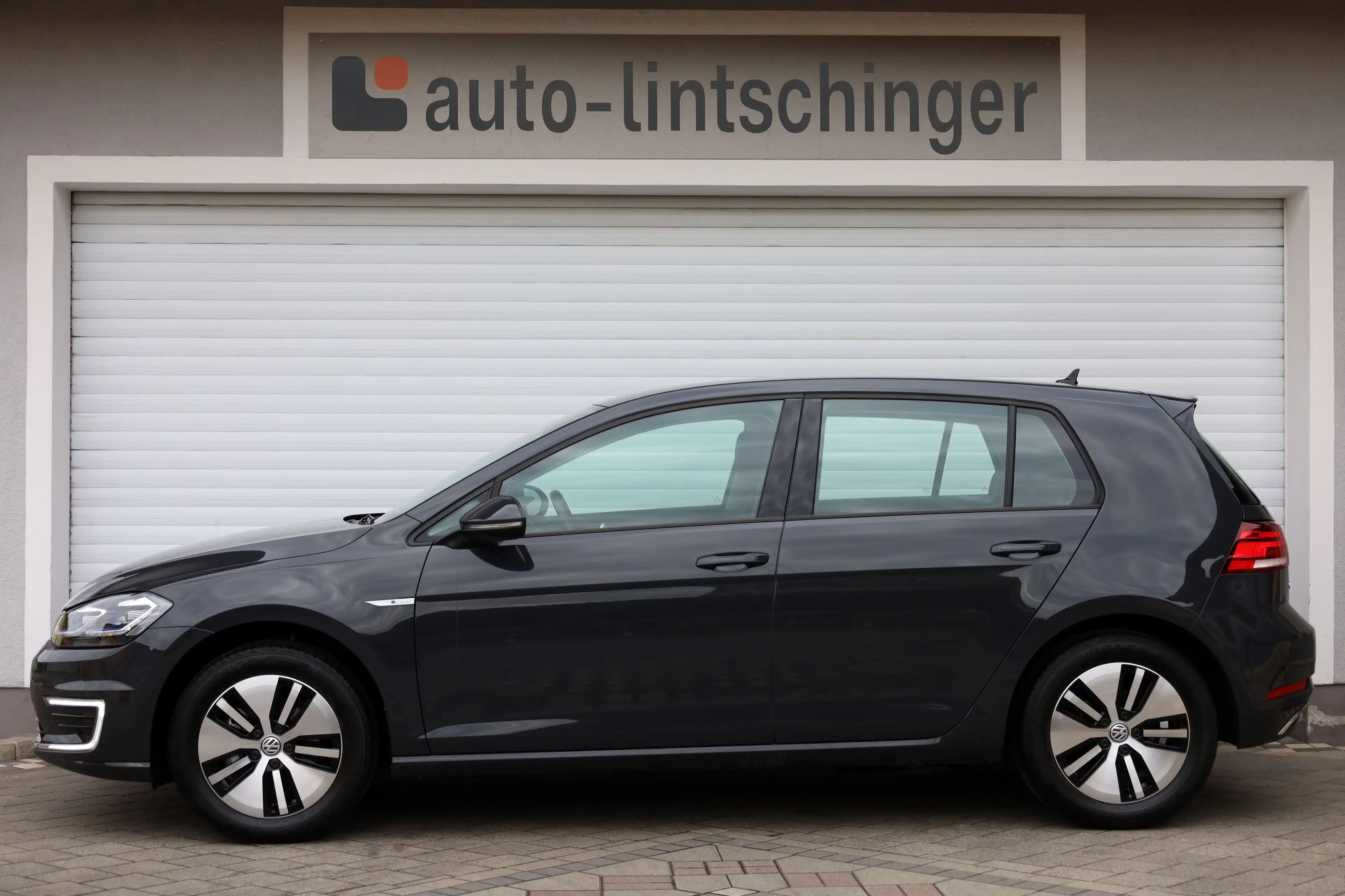 Volkswagen e-Golf COMF.LINE*DYNAUDIO-CCS-8_FACH-NAVI-LED-APP_CONN* — photo 8