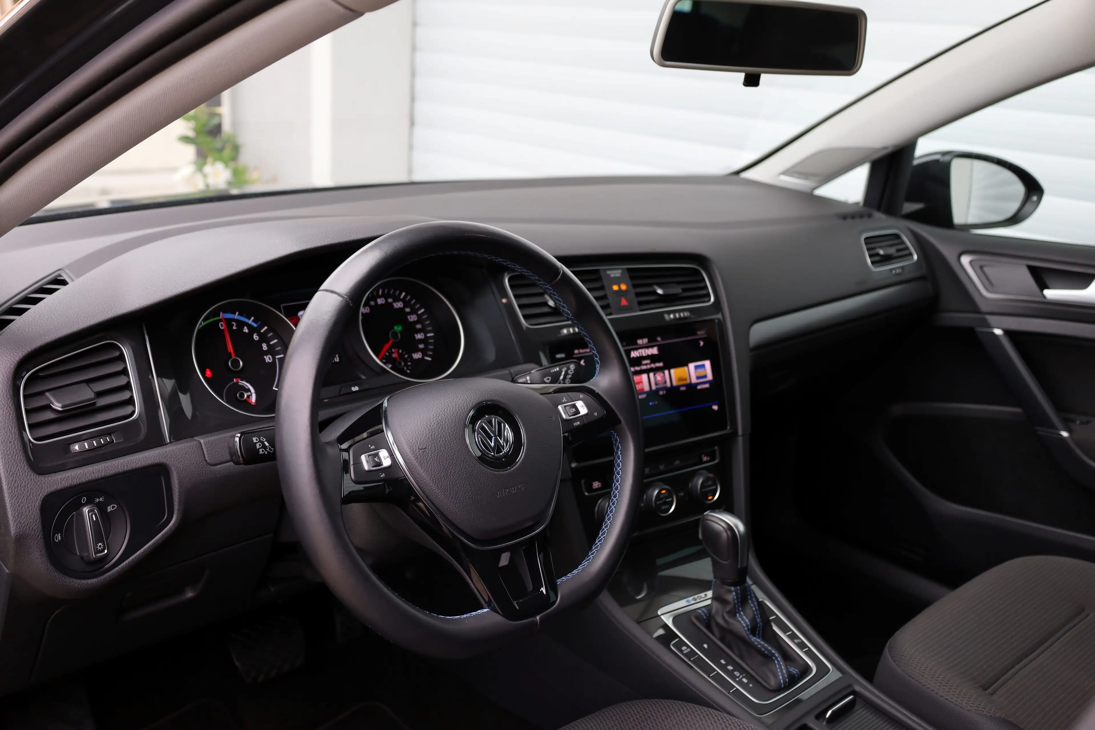 Volkswagen e-Golf COMF.LINE*DYNAUDIO-CCS-8_FACH-NAVI-LED-APP_CONN* — photo 14