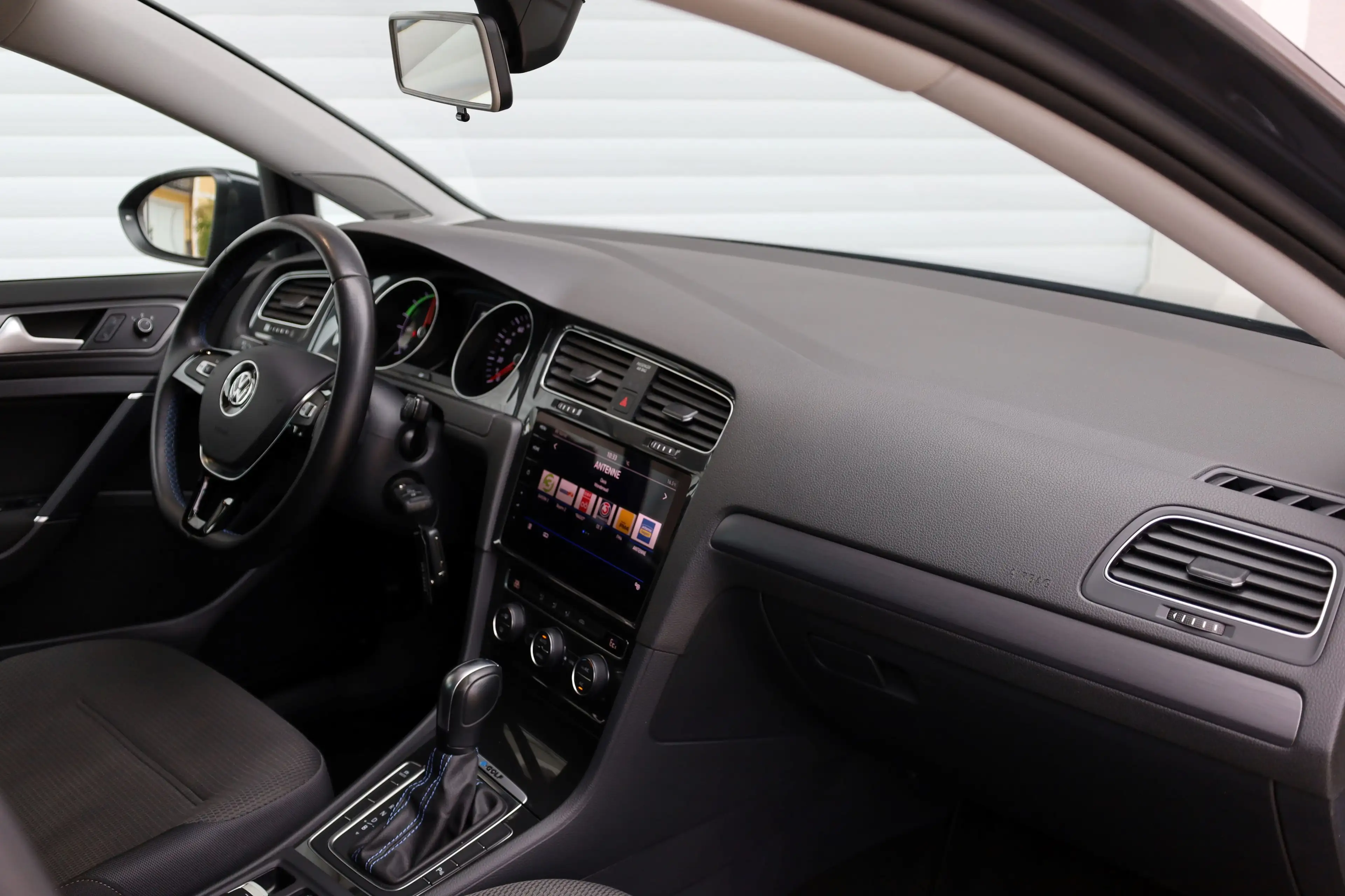 Volkswagen e-Golf COMF.LINE*DYNAUDIO-CCS-8_FACH-NAVI-LED-APP_CONN* — photo 15