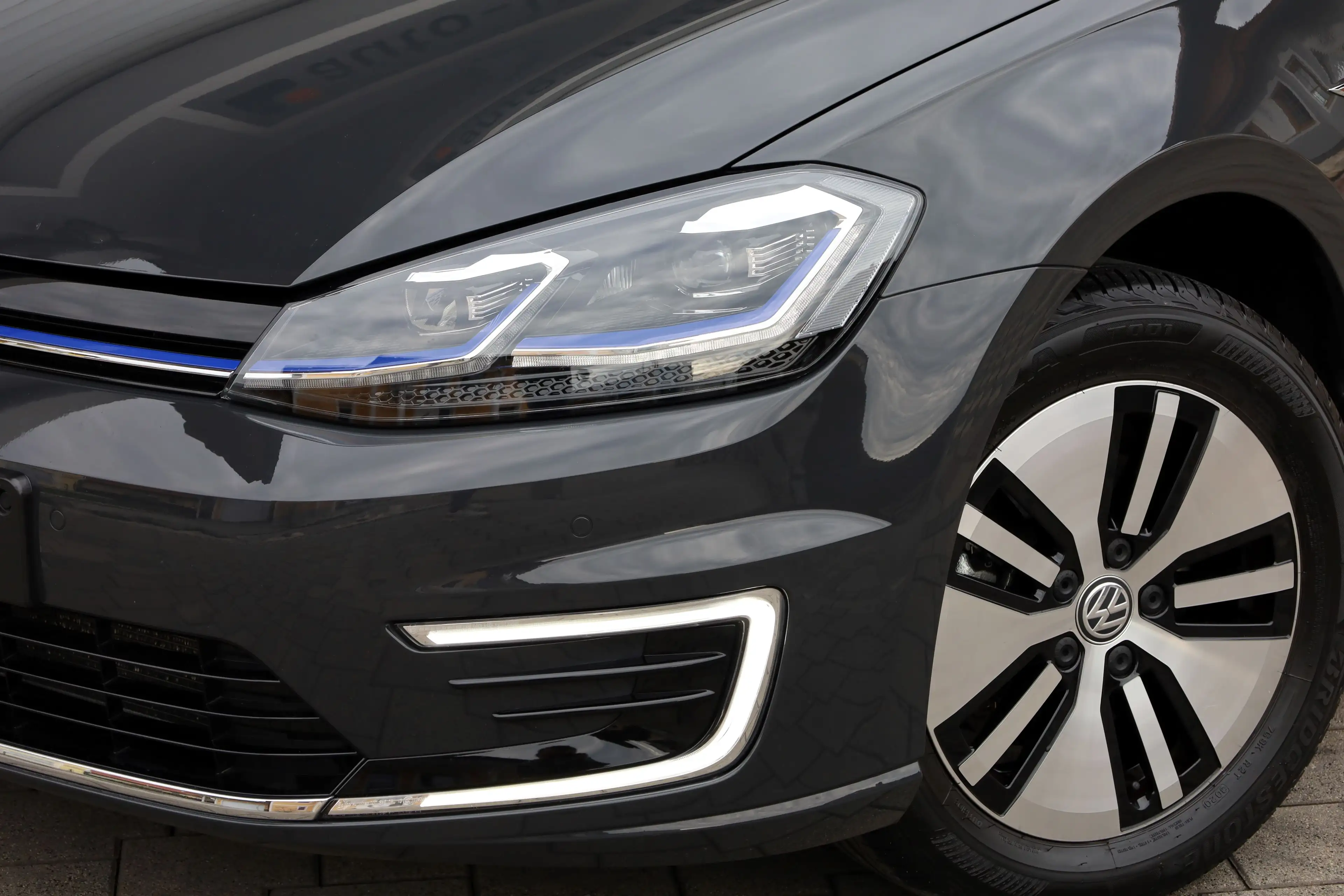 Volkswagen e-Golf COMF.LINE*DYNAUDIO-CCS-8_FACH-NAVI-LED-APP_CONN* — photo 4