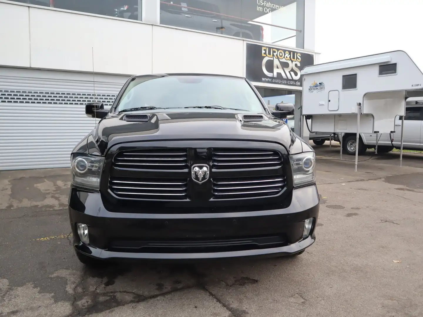 Dodge RAM Crew Sport 5,7ltr Ram Crew Sport LPG Black - 1