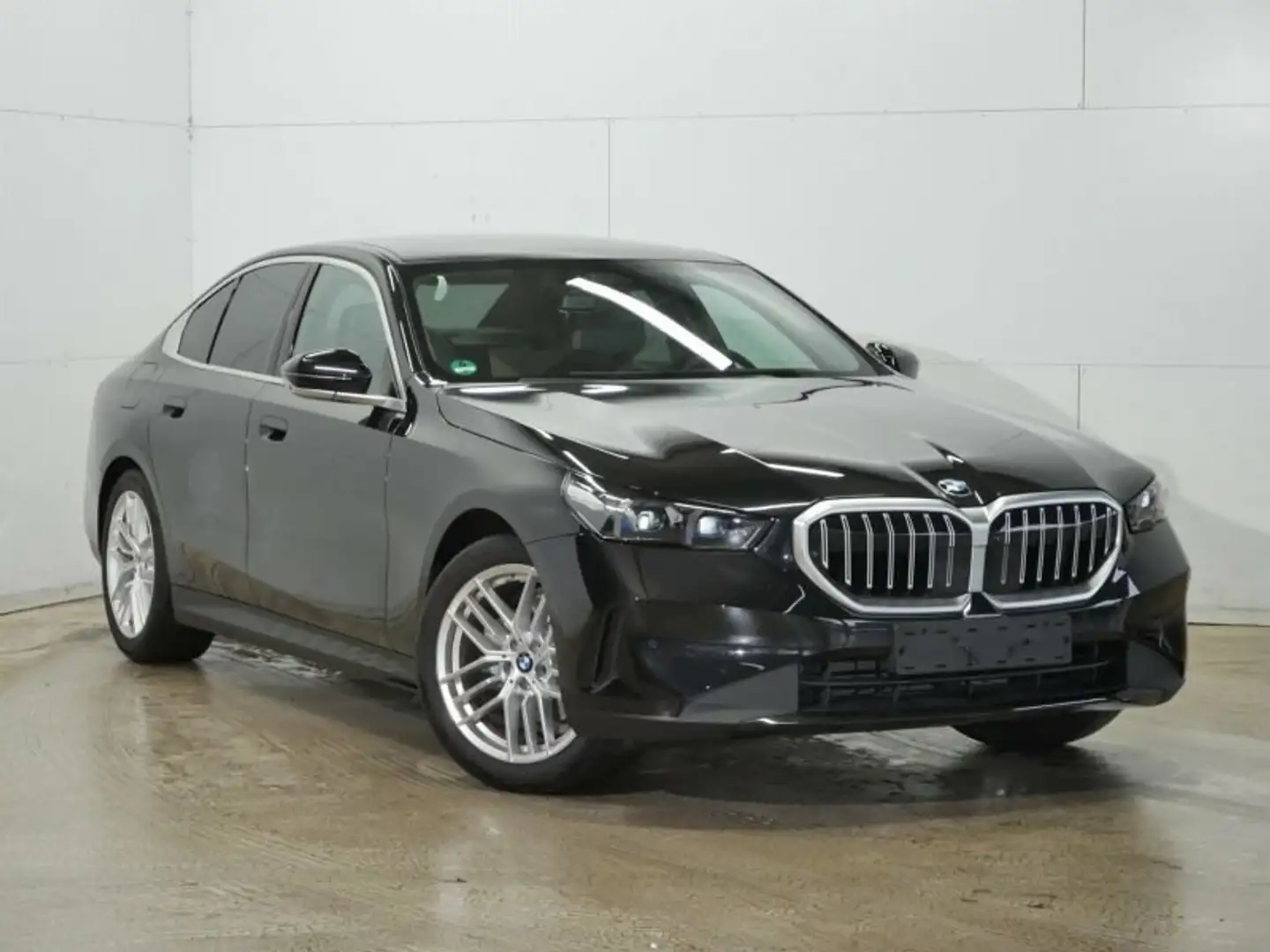 BMW 520 i A Standh HuD Parkassist+ Sitzbelüftung DAB Schwarz - 2