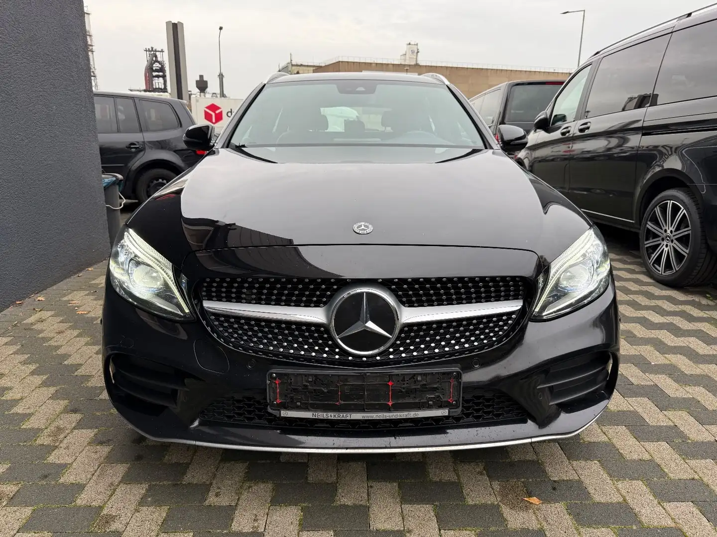 Mercedes-Benz C 300 T d AMG 4Matic AHK Navi Leder LED Schwarz - 2