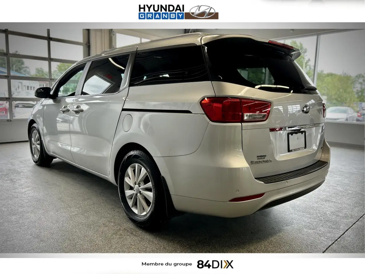 Kia Sedona снимка Kia Sedona