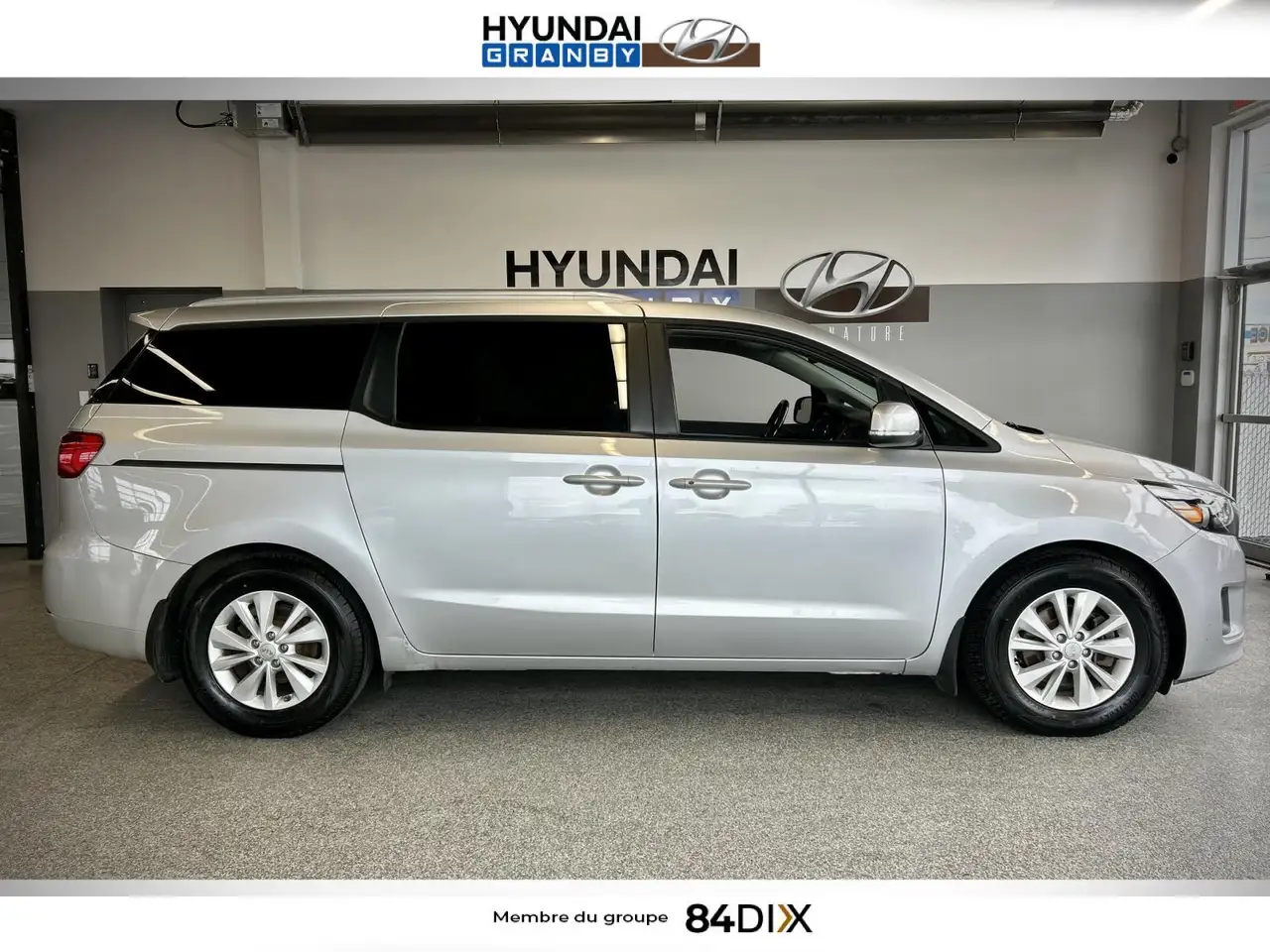 Kia Sedona снимка Kia Sedona