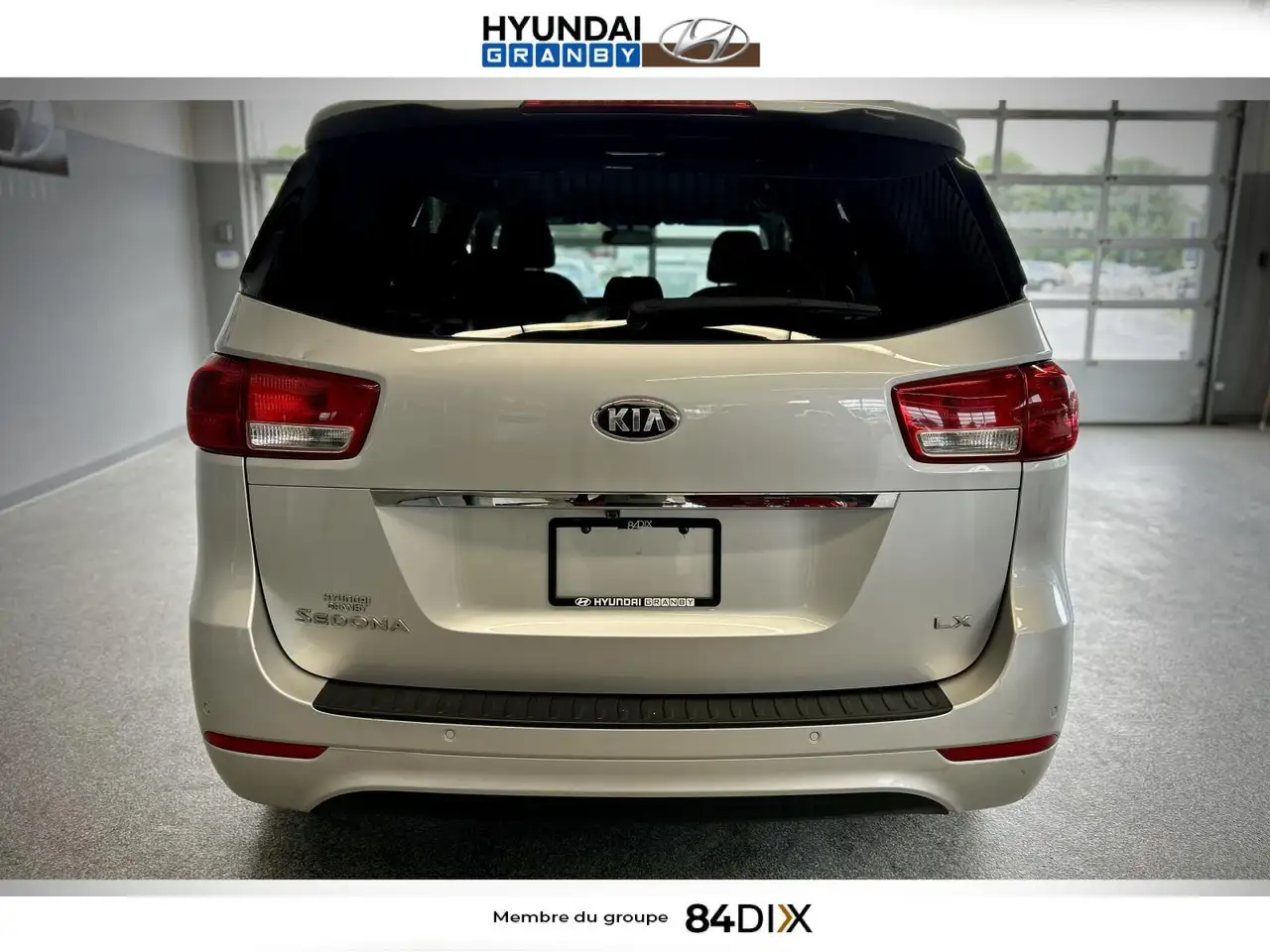 Kia Sedona снимка Kia Sedona
