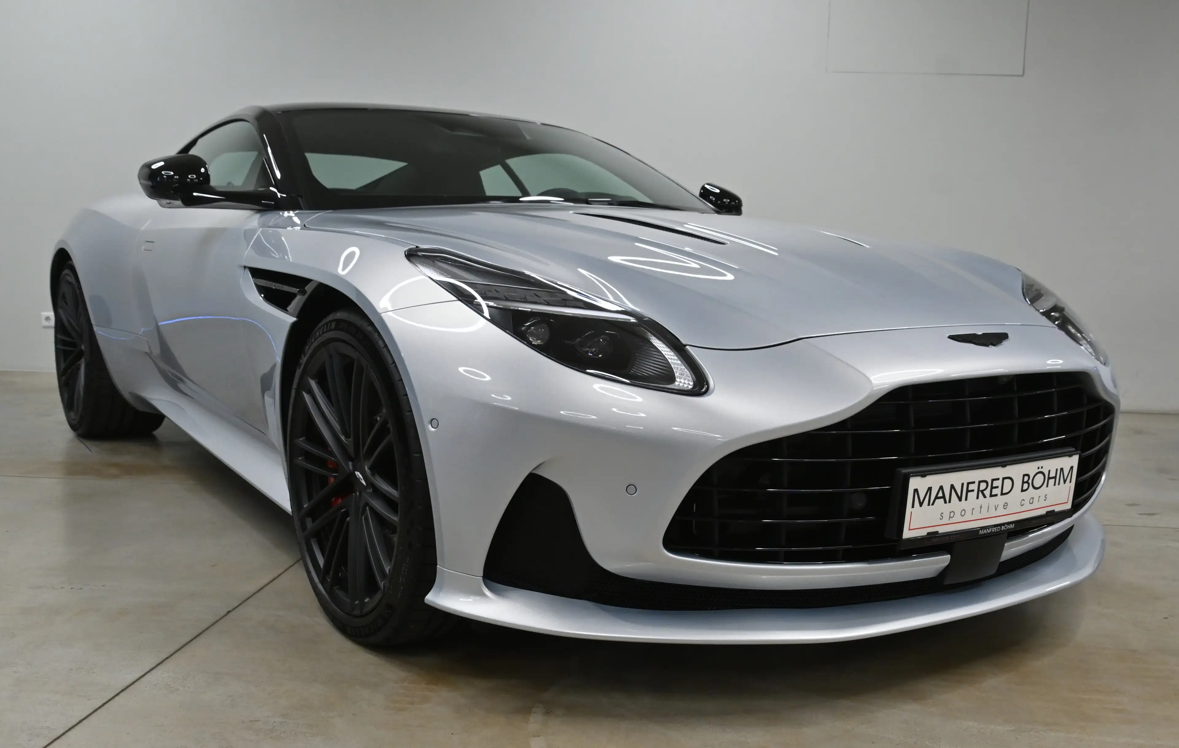Aston Martin DB12 DB-12 Coupe — photo 11
