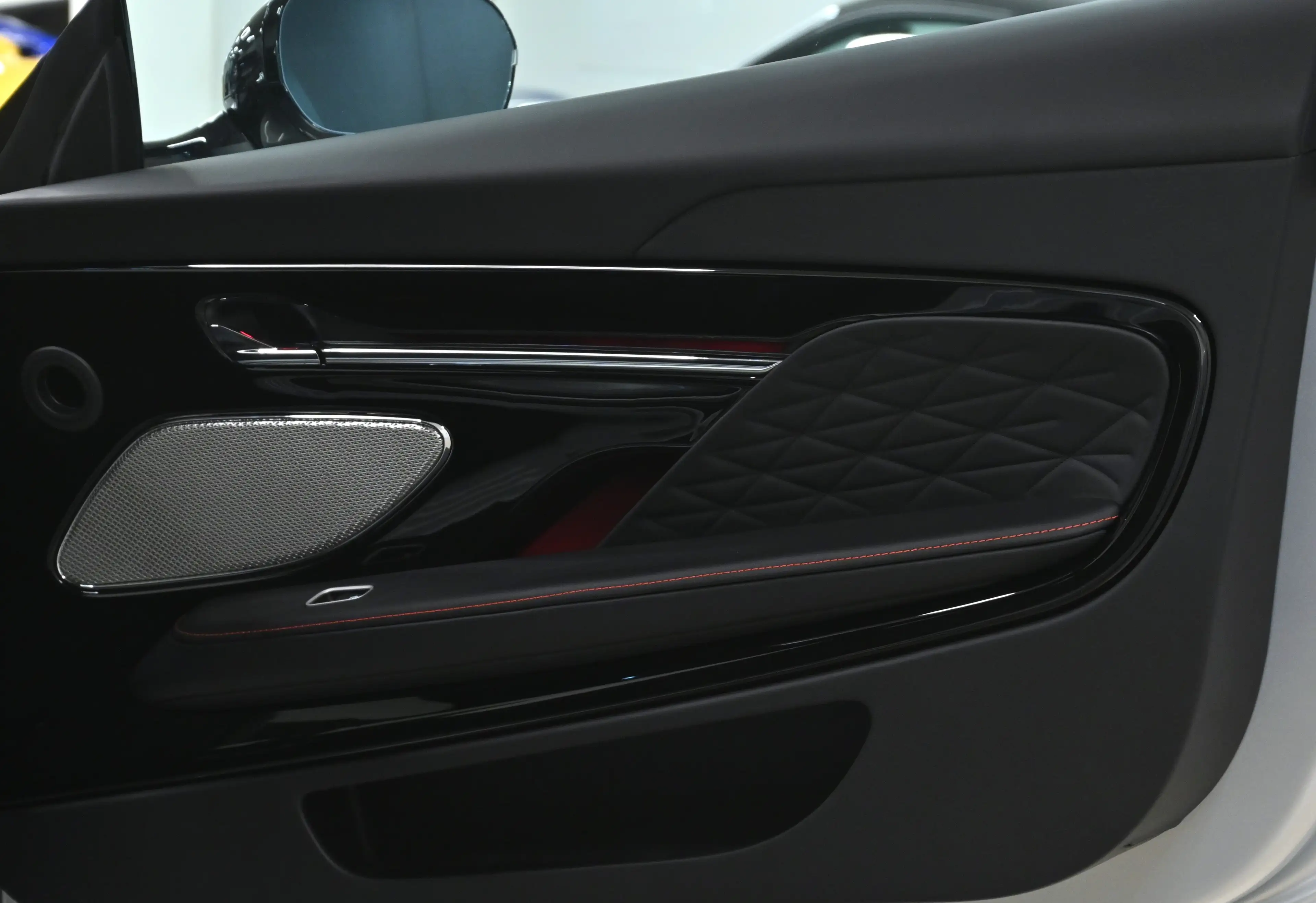 Aston Martin DB12 DB-12 Coupe — photo 6