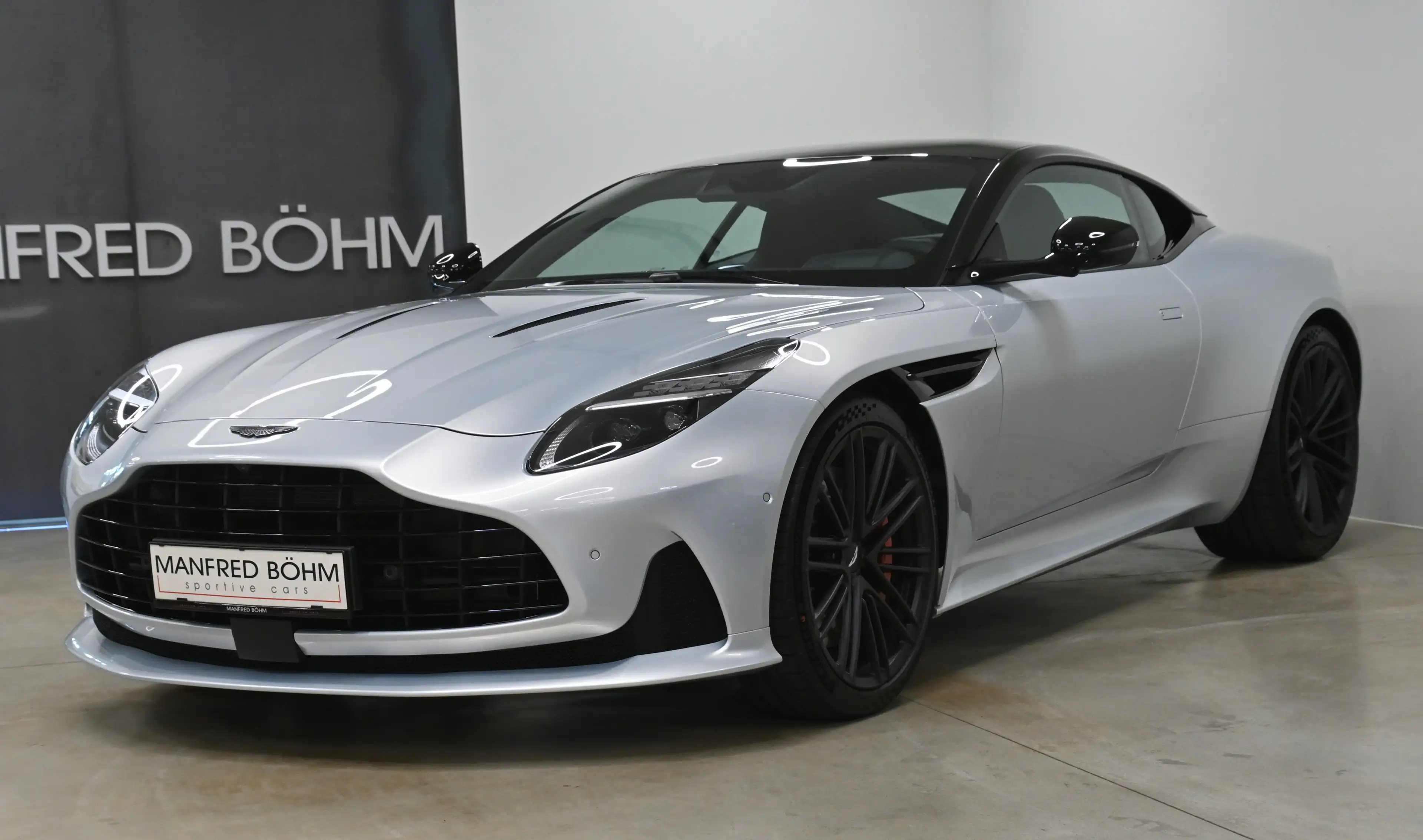 Aston Martin DB12 DB-12 Coupe — photo 13