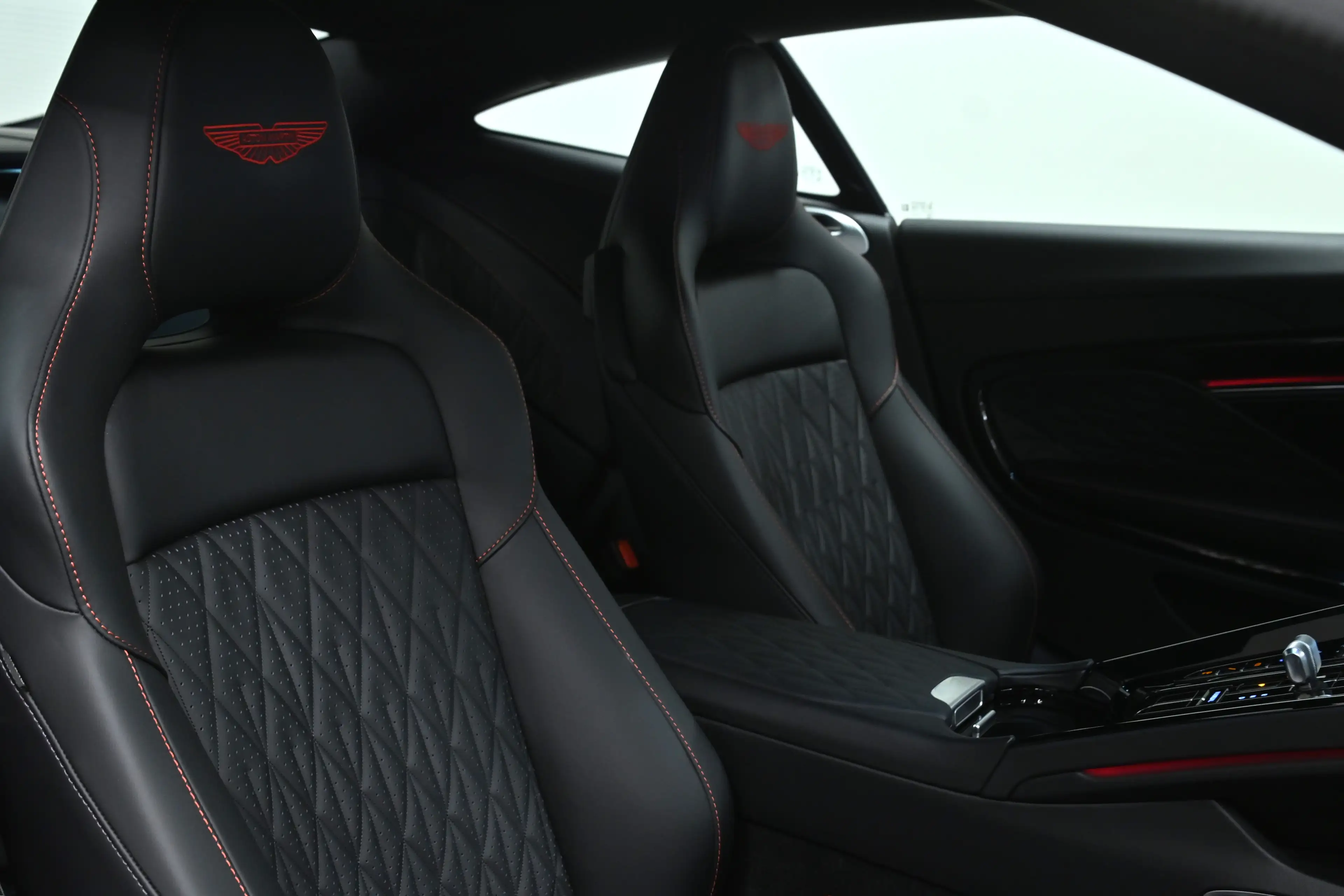 Aston Martin DB12 DB-12 Coupe — photo 9