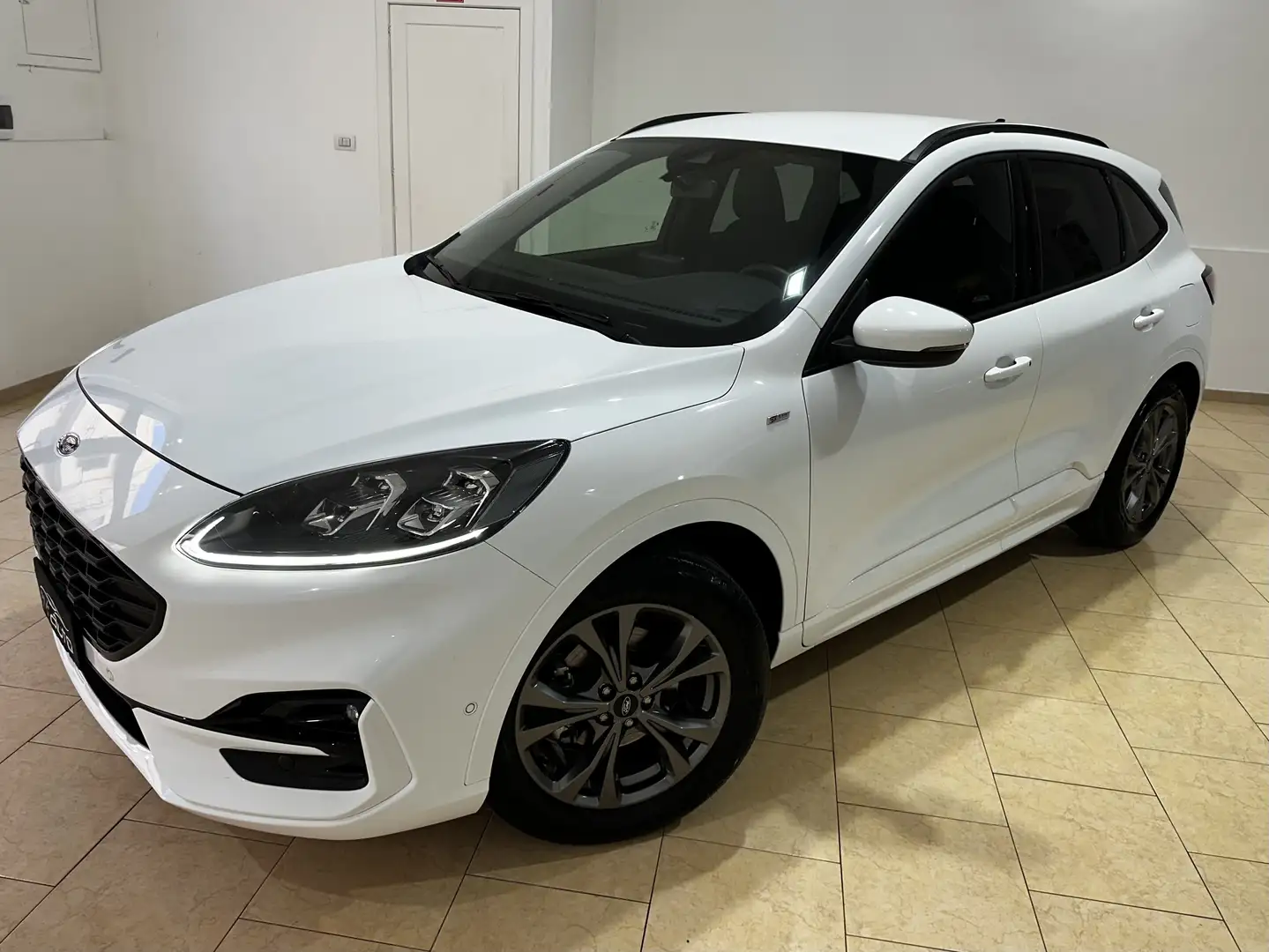 Ford Kuga 1.5 ecoboost ST-Line X 2wd 150cv Bianco - 1