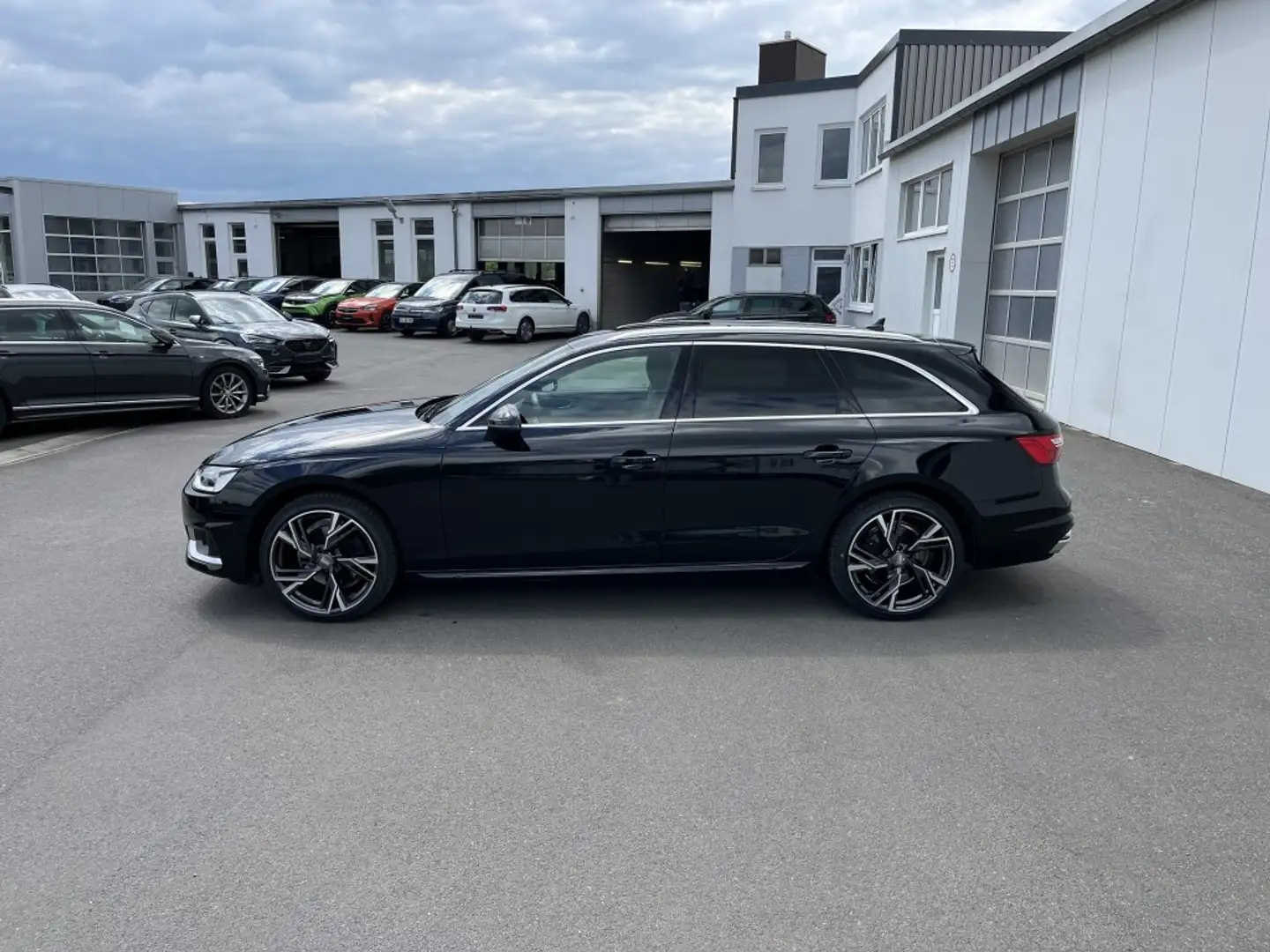 Audi A4 Avant 352.0 TDI advanced 181€ m. 20% Anzahlung S Schwarz - 2