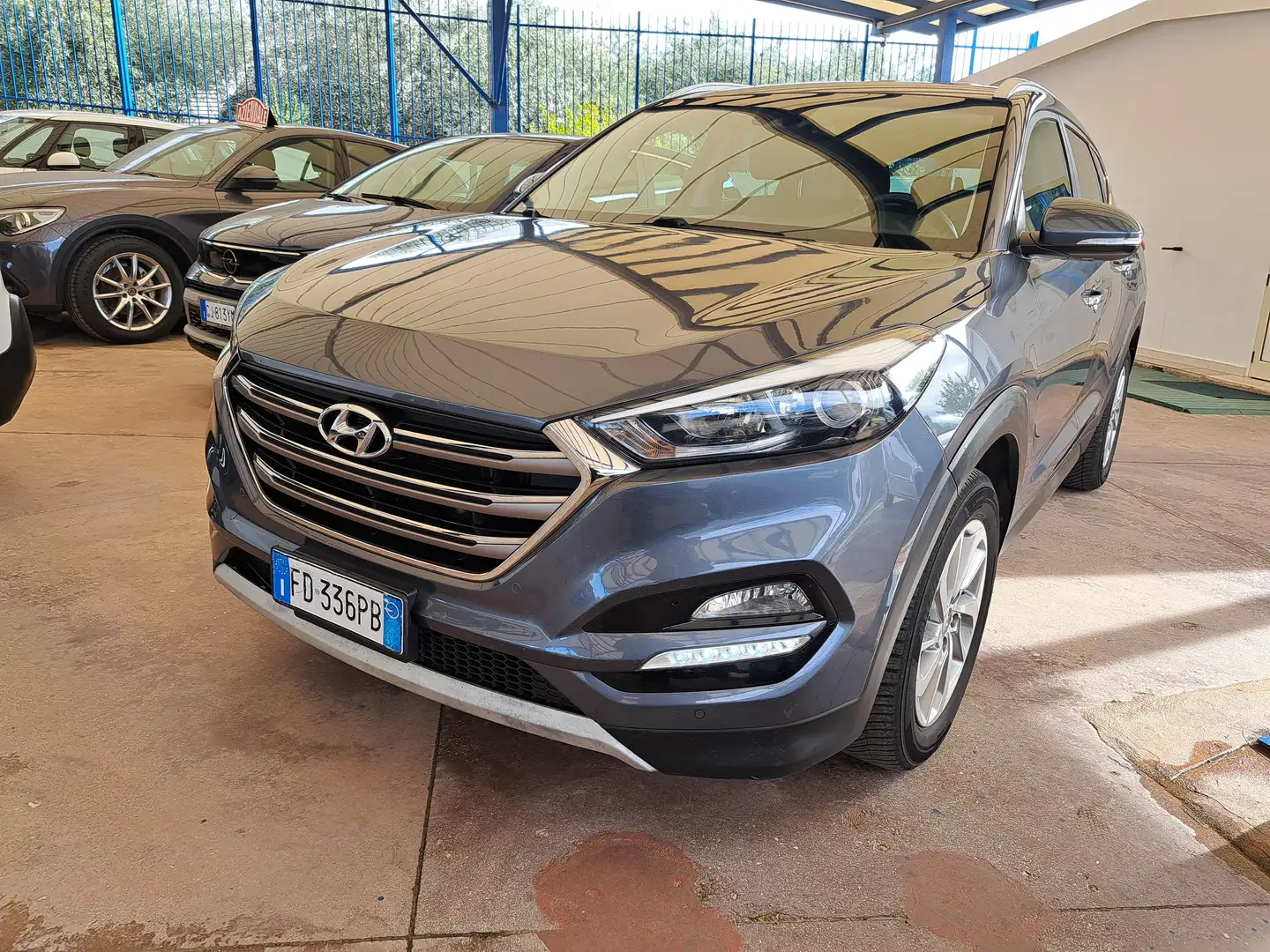 Hyundai TUCSON Tucson 2.0 crdi Xpossible 141cv Autom Noir - 2