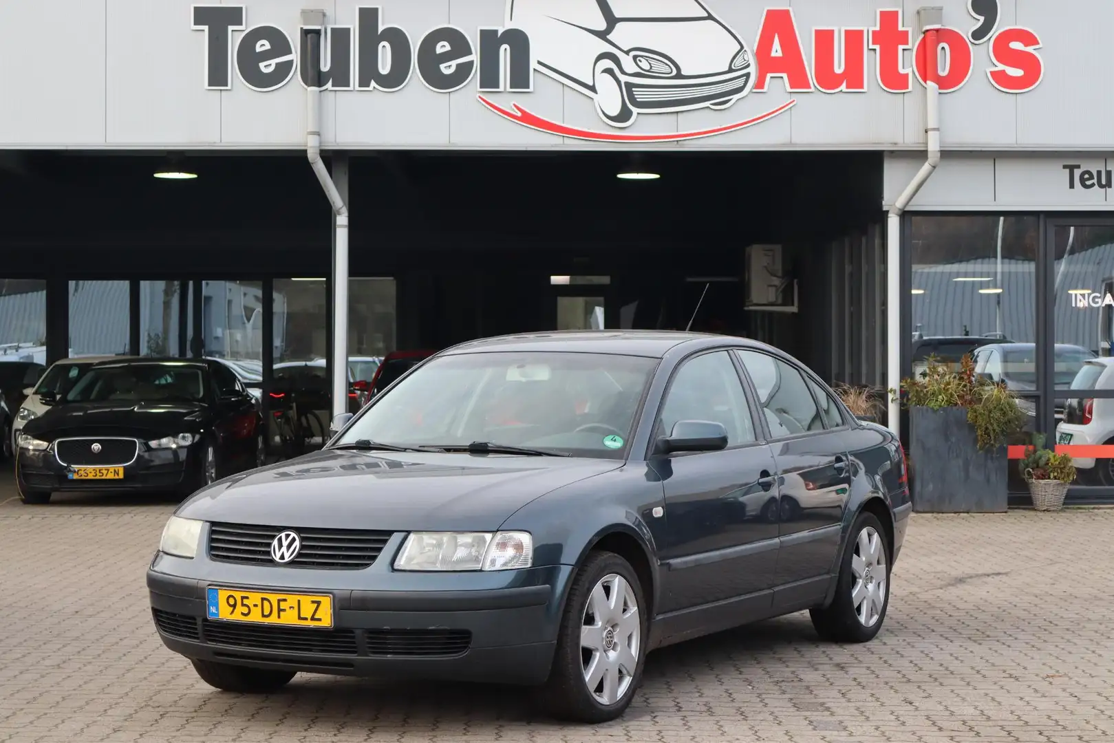 Volkswagen Passat 1.8-5V Turbo Trendline Airco, Climate control, Cru Bleu - 1