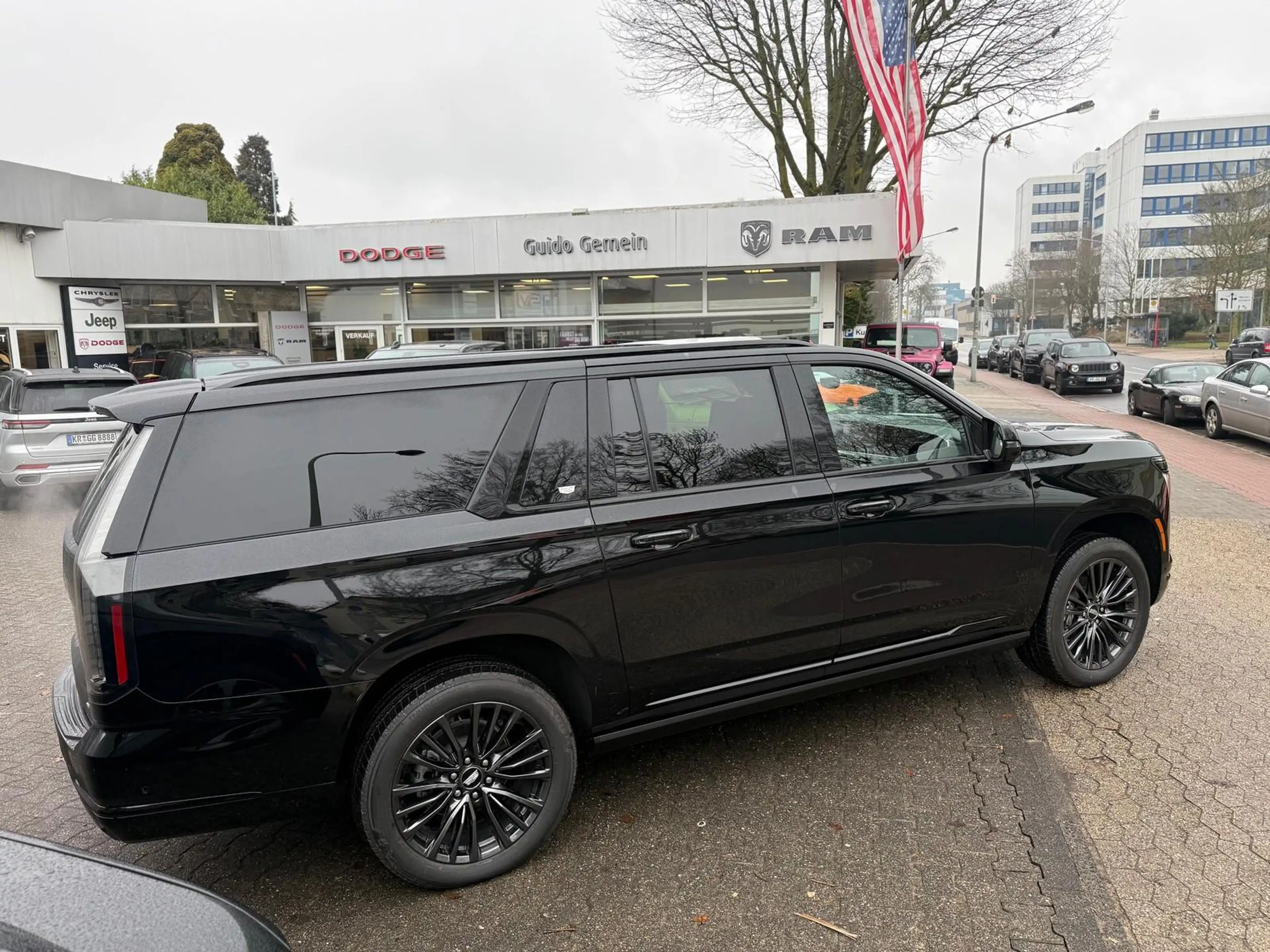 Cadillac Escalade ESV 6.2 V8 Platinum Sport ABV + 2026 — photo 3