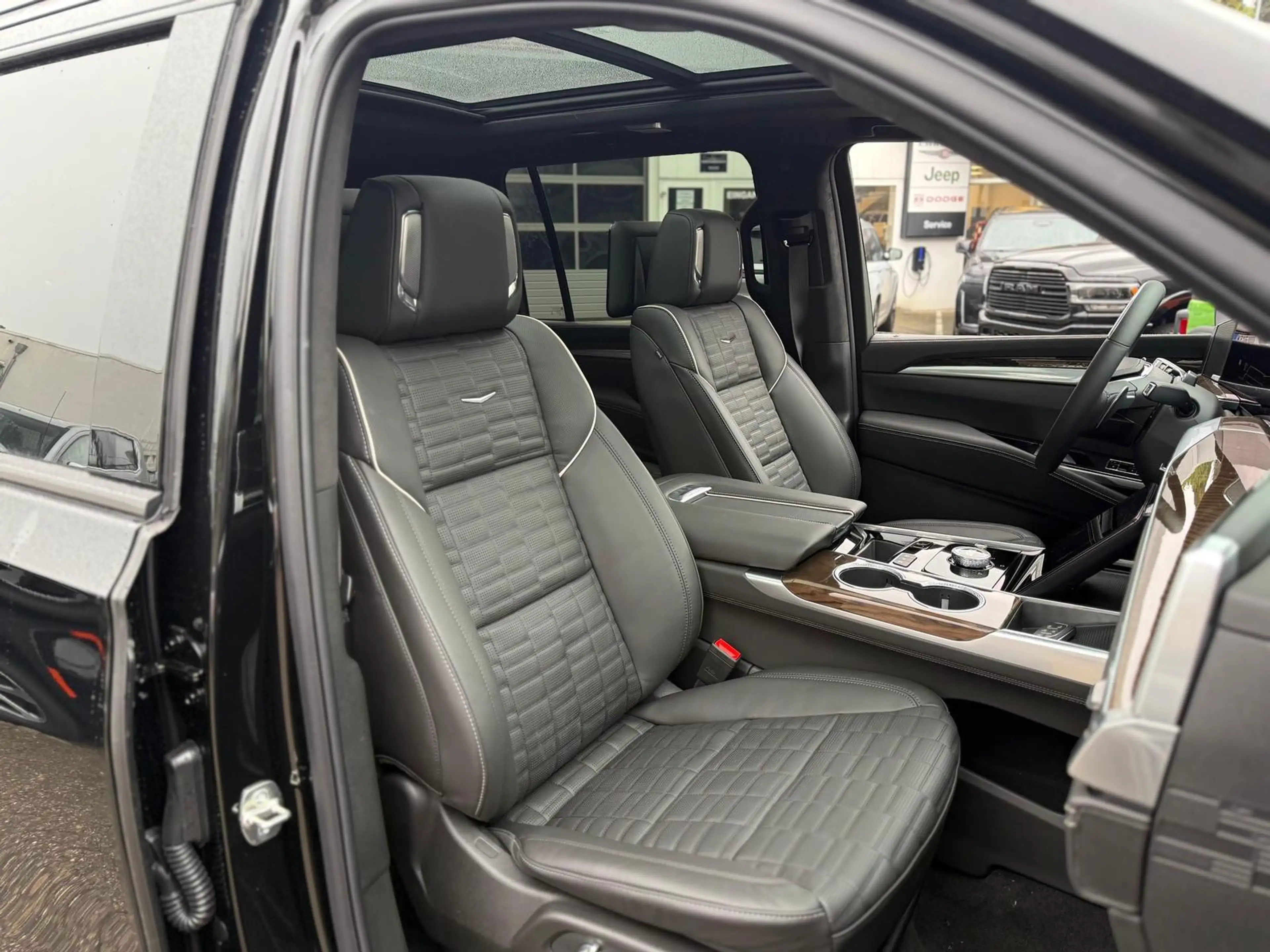 Cadillac Escalade ESV 6.2 V8 Platinum Sport ABV + 2026 — photo 15
