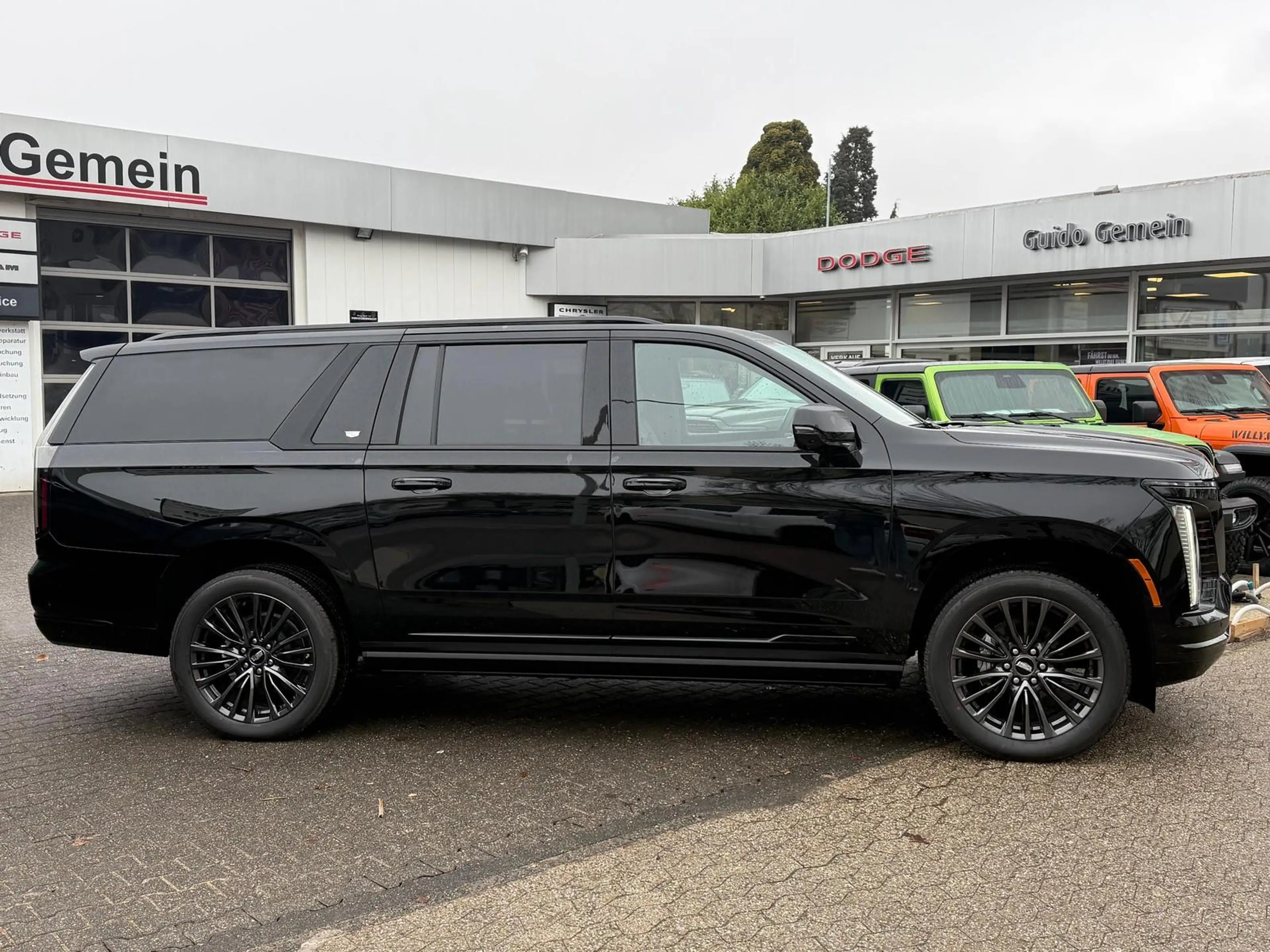 Cadillac Escalade ESV 6.2 V8 Platinum Sport ABV + 2026 — photo 2