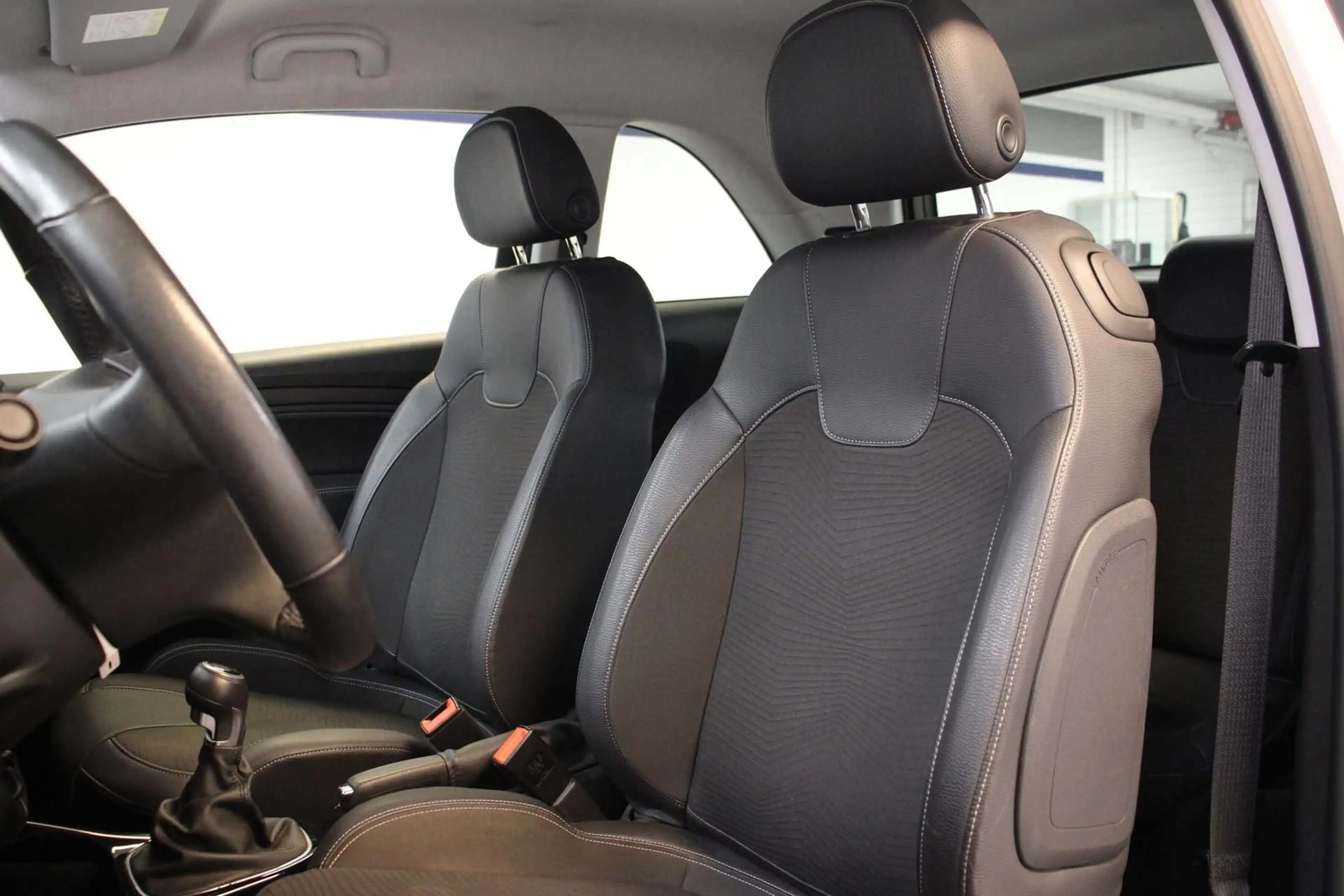 Opel Adam 1.4 "120 Jahre" SPORTSITZE ALU SHZ TEMP DAB — photo 10