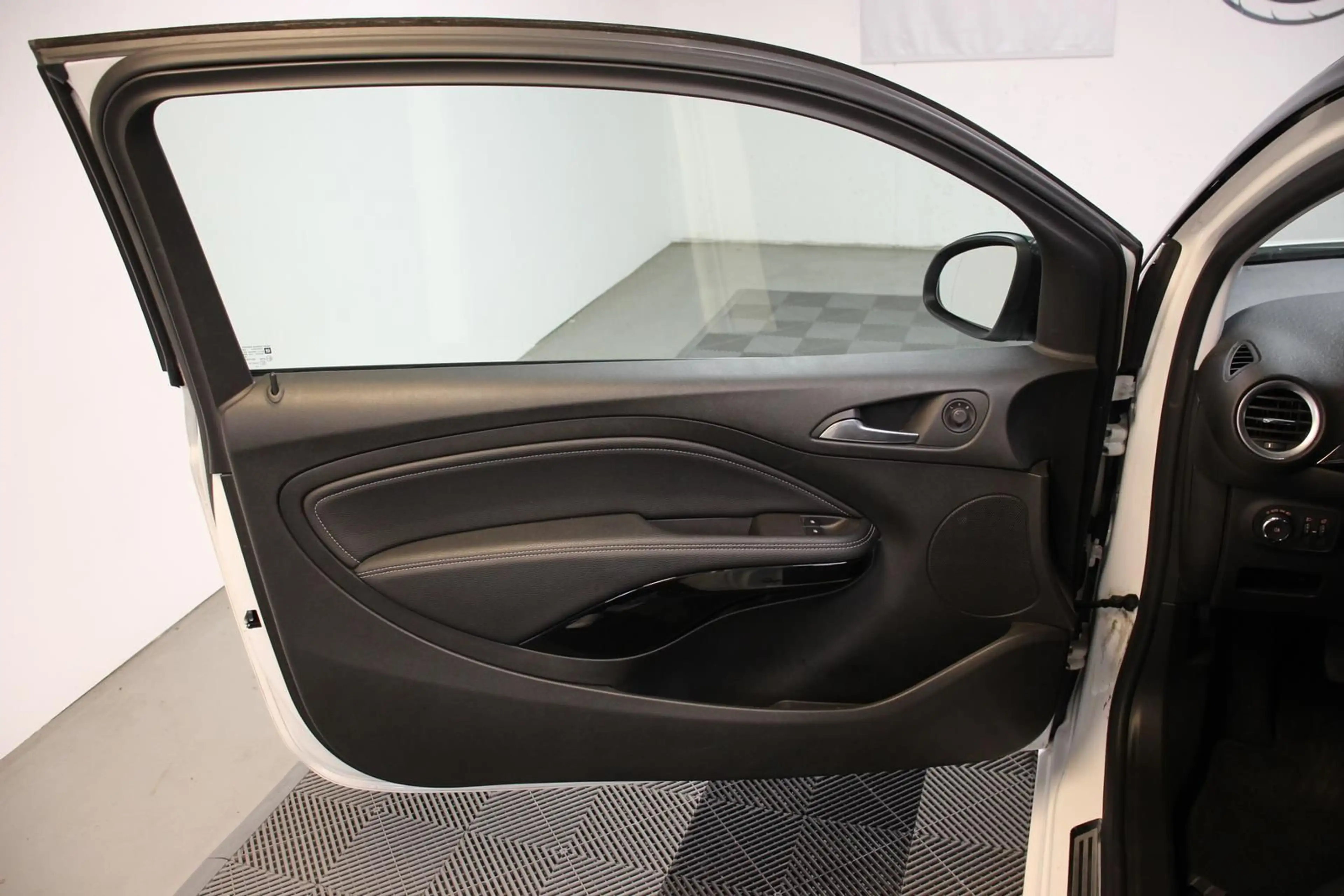 Opel Adam 1.4 "120 Jahre" SPORTSITZE ALU SHZ TEMP DAB — photo 7