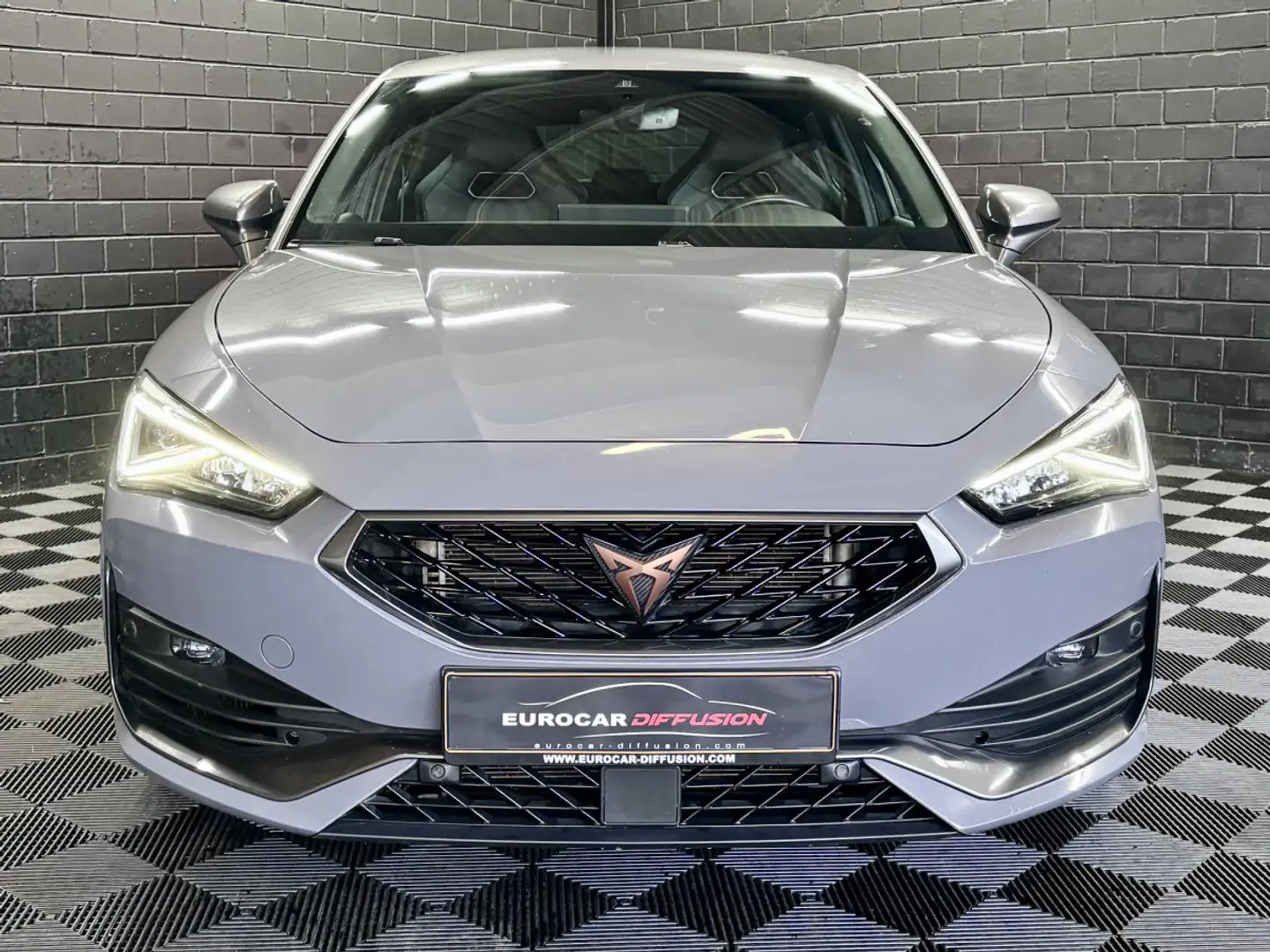 CUPRA Leon 2.0 TSI 300CV ** BEATS ** Caméra ** Gris - 2