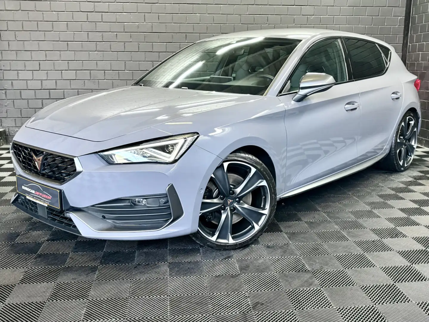 CUPRA Leon 2.0 TSI 300CV ** BEATS ** Caméra ** Gris - 1