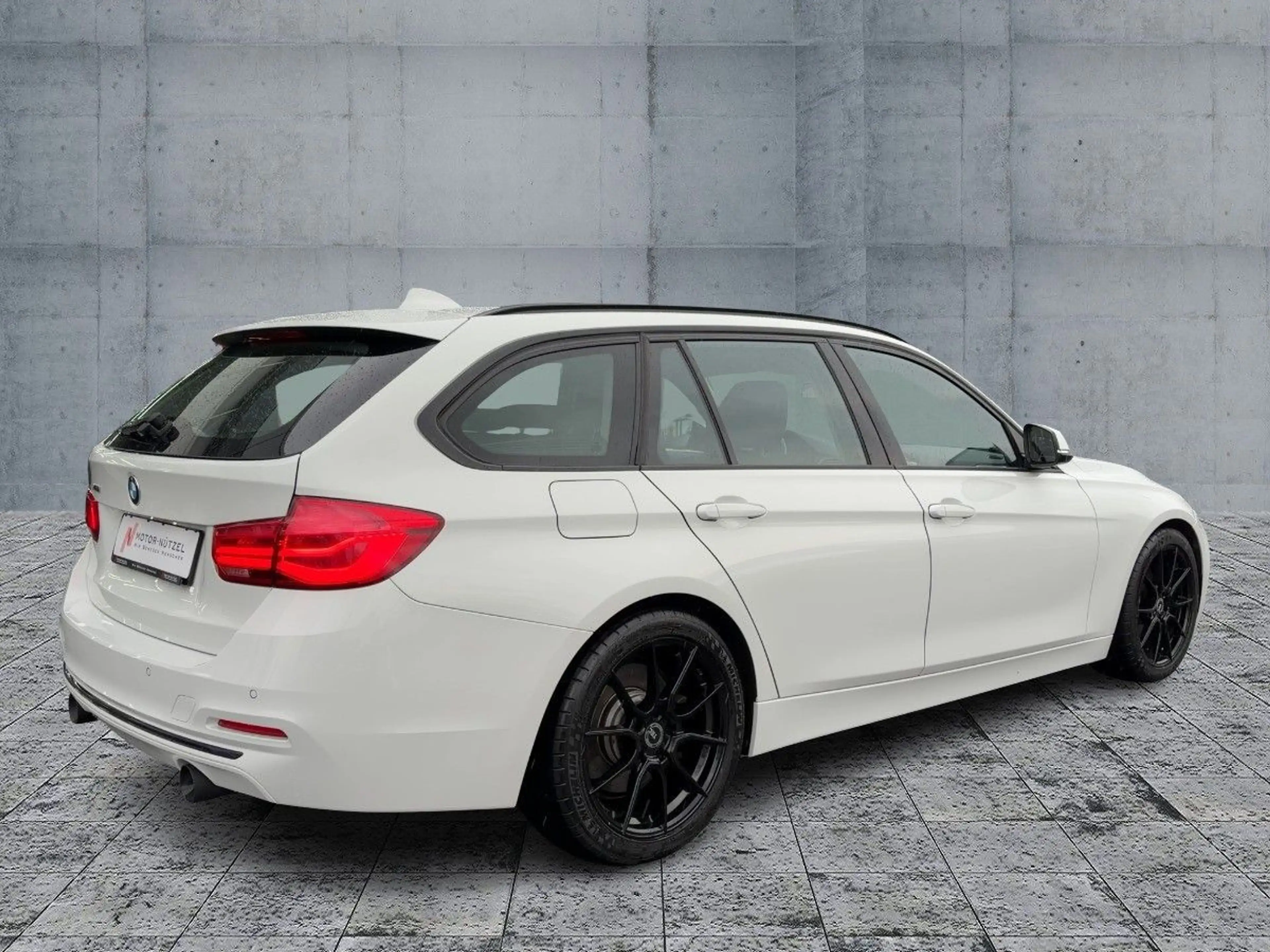 BMW 340 i xDrive SPORT LED+NAV+RFK+SHZ+GRA+PANO+LM18" — photo 6
