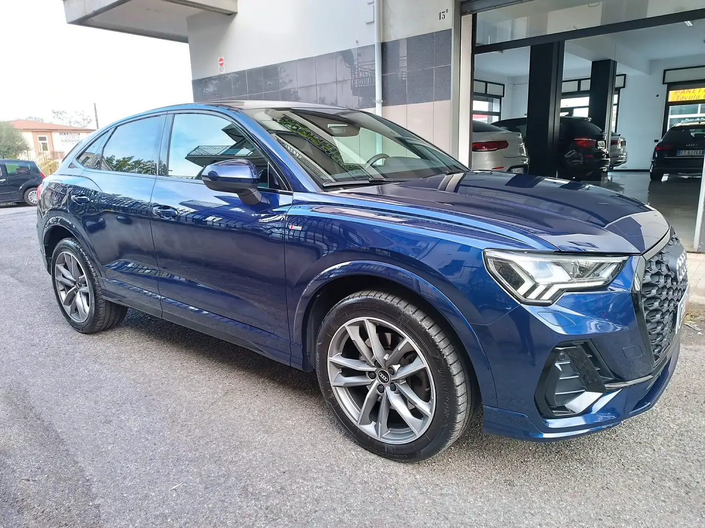 Audi Q3 Sportback 45 1.4 tfsi e S line Matrix Blu/Azzurro - 2