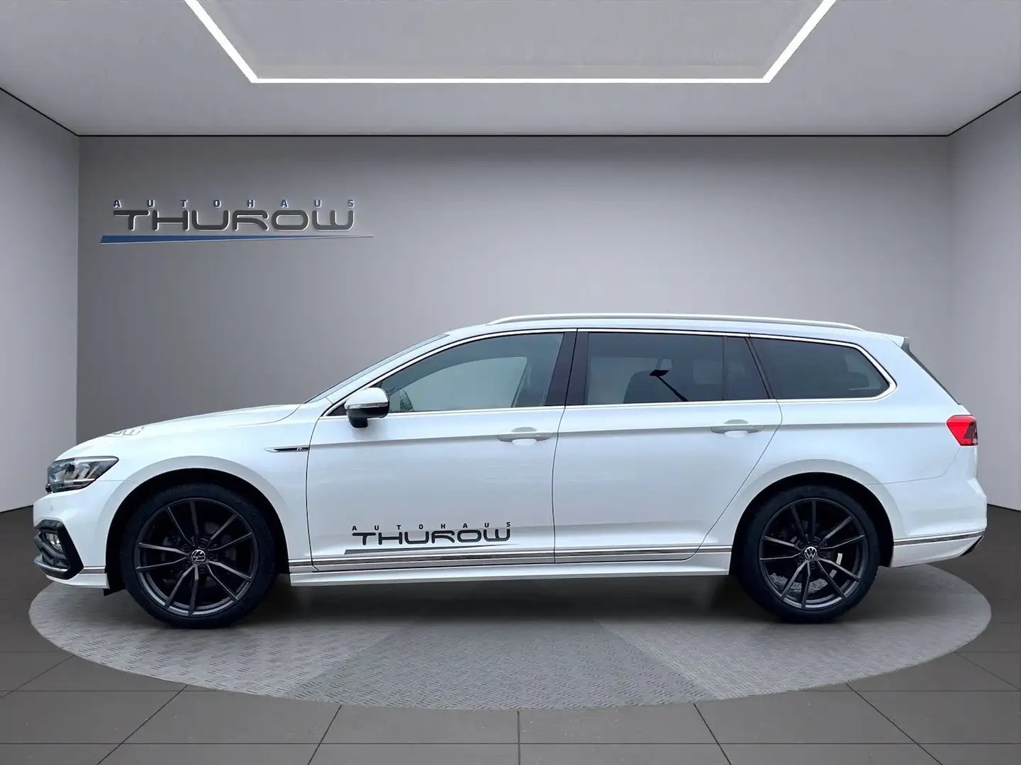 Volkswagen Passat Variant 2.0 TDI Elegance R-line 4Motion Weiß - 2