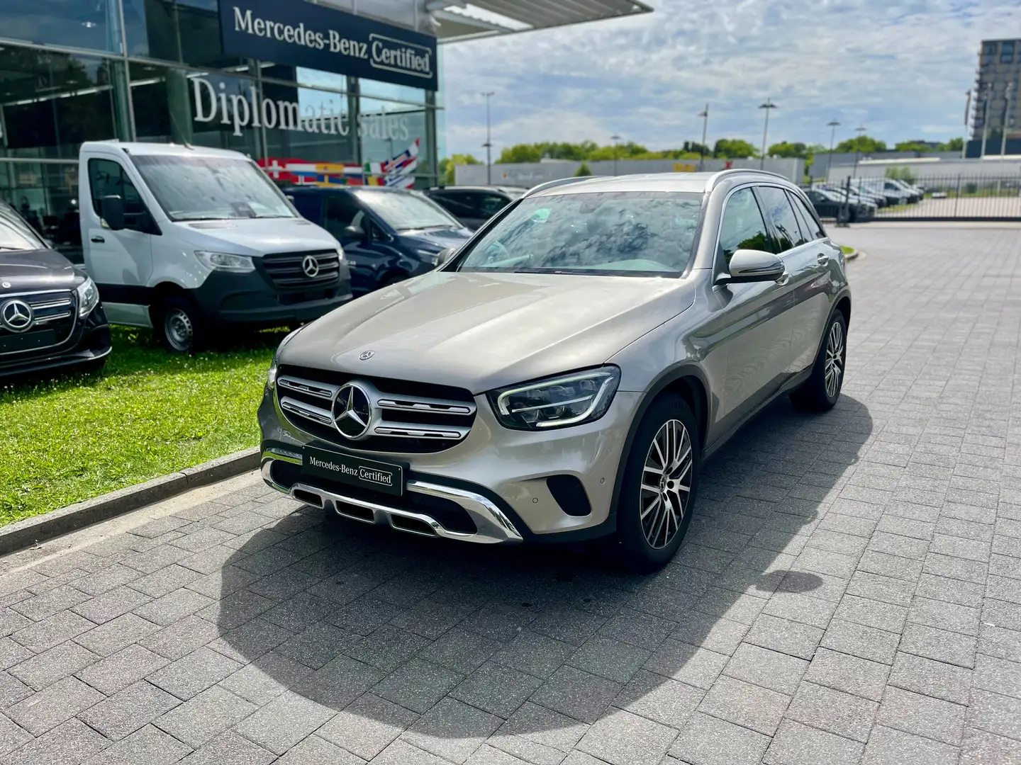 Mercedes-Benz GLC 220 GLC 220 d Бежевий - 1