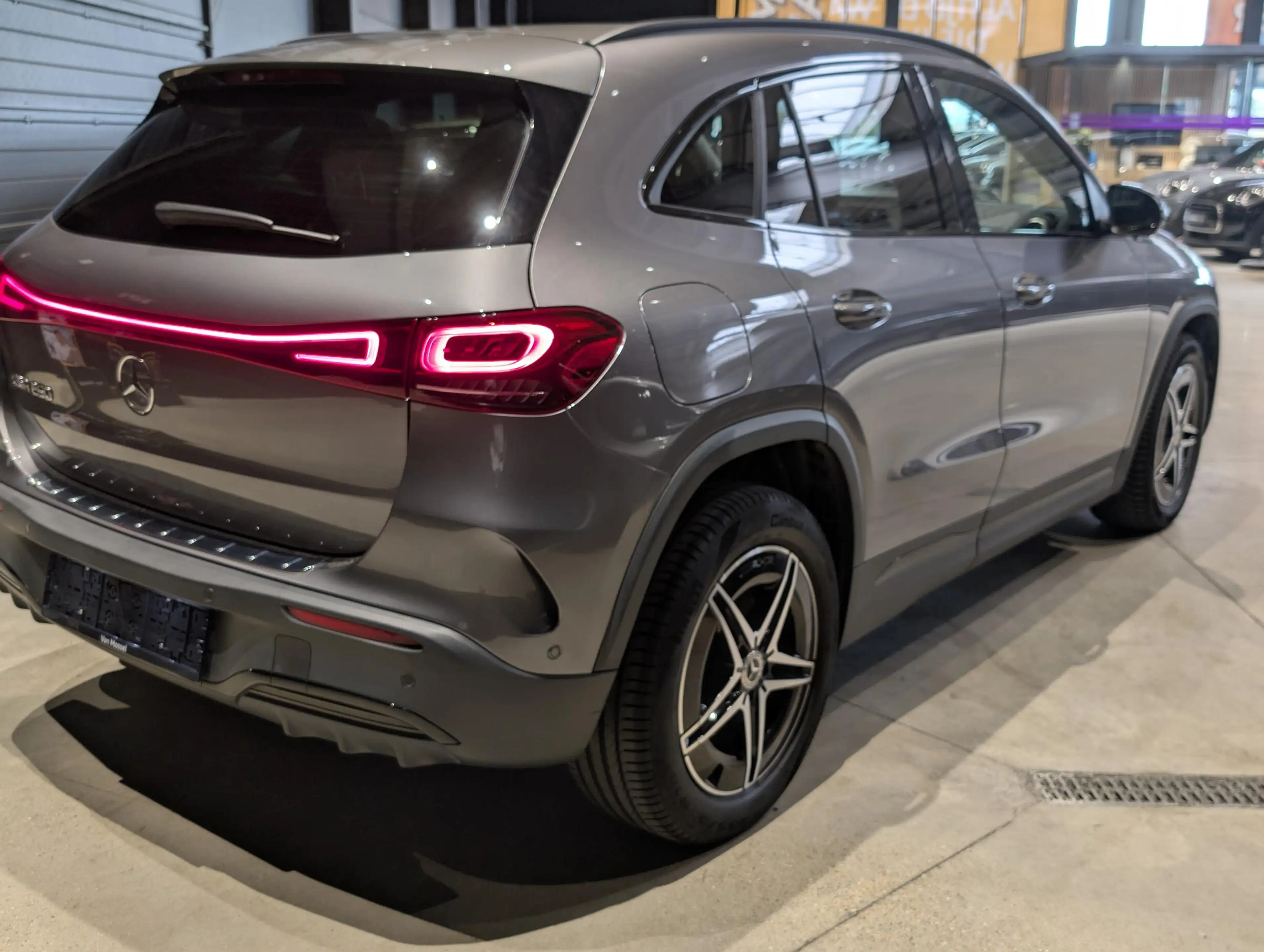 Mercedes-Benz EQA 250 EQA AMG Line — photo 9
