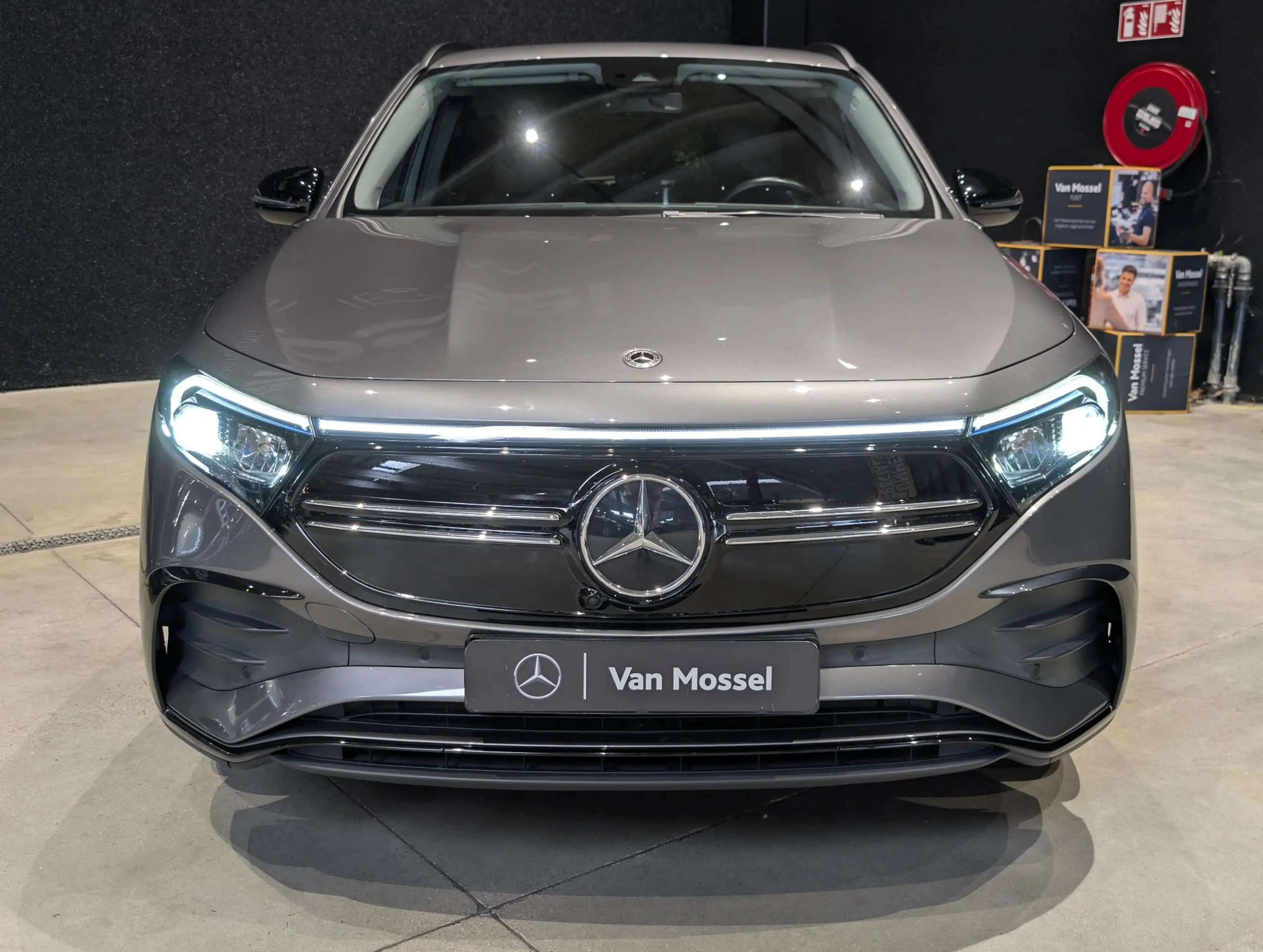 Mercedes-Benz EQA 250 EQA AMG Line — photo 2