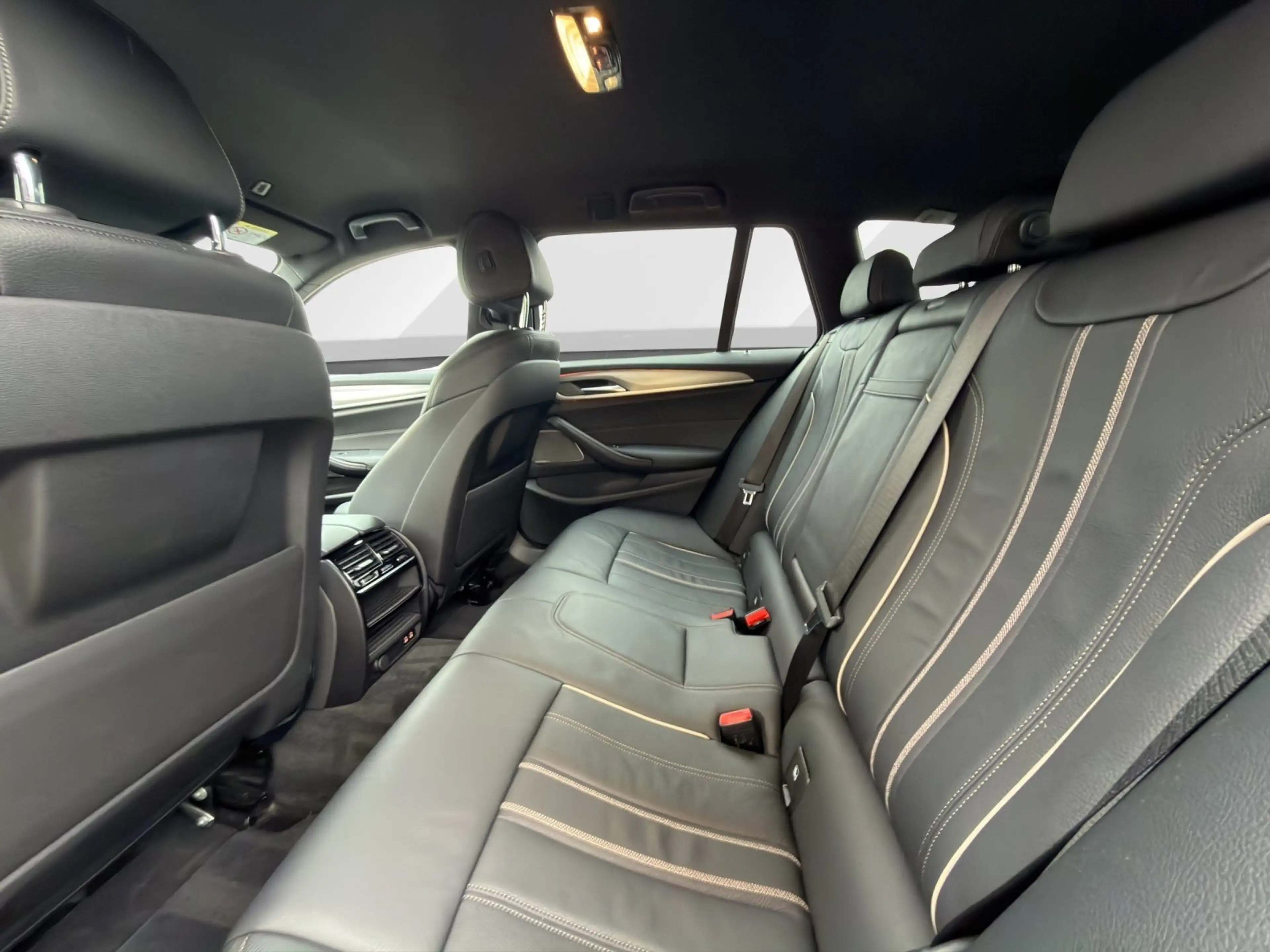 BMW 520 d xDrive Touring M Sport Leder AHK Standhz. HUD Dr — photo 13