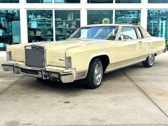 Lincoln Continental Town Coupe