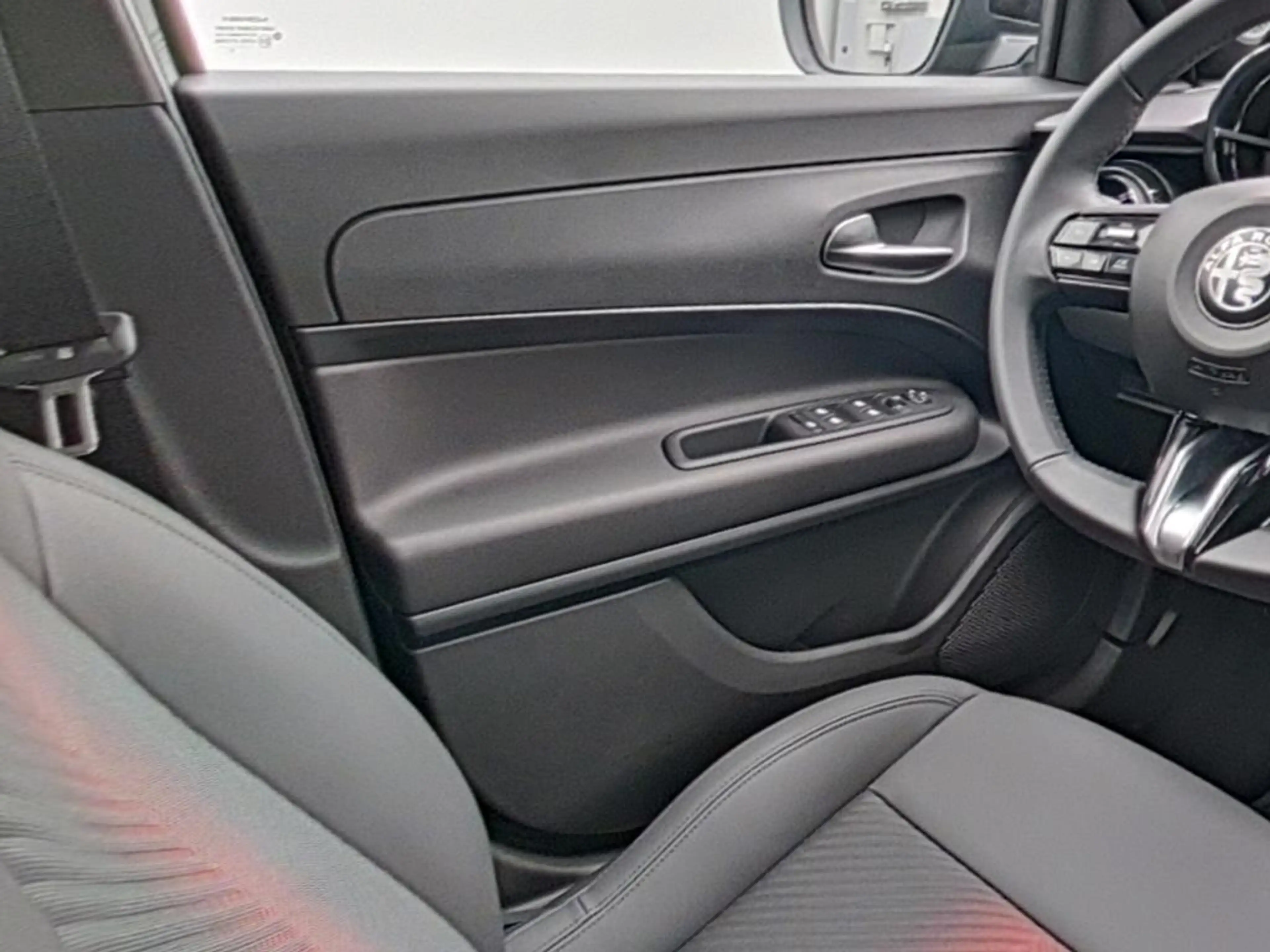Alfa Romeo Junior Ibrida 1.2 Ti + Technologie-Paket und 18" Felge — photo 14