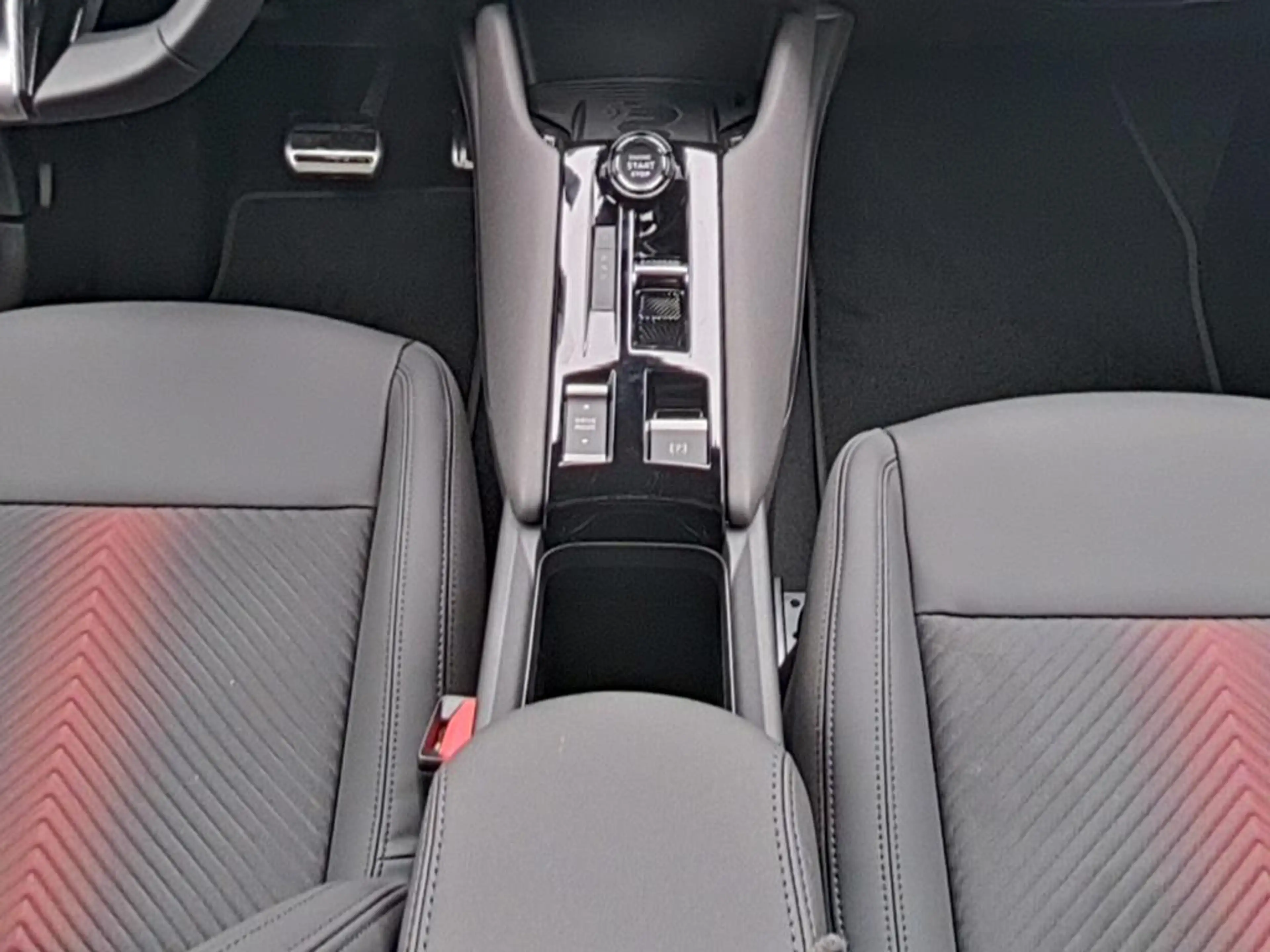 Alfa Romeo Junior Ibrida 1.2 Ti + Technologie-Paket und 18" Felge — photo 13