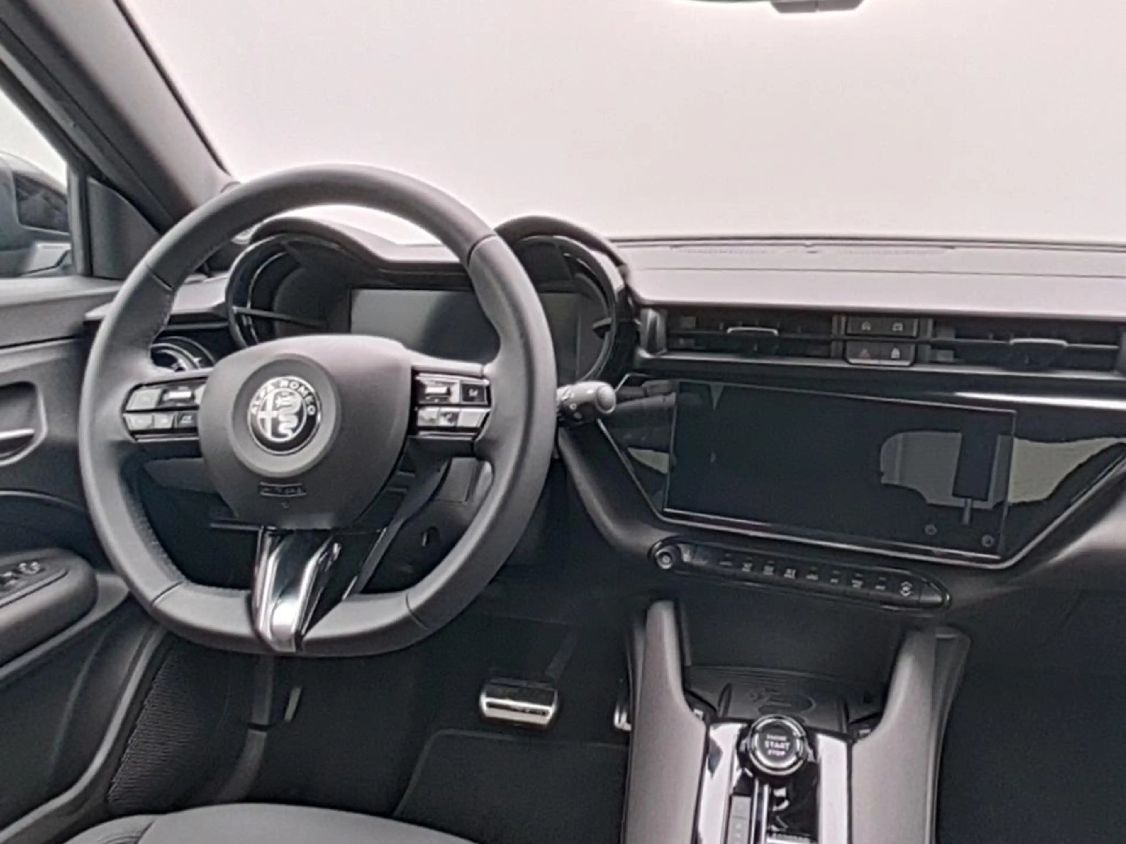 Alfa Romeo Junior Ibrida 1.2 Ti + Technologie-Paket und 18" Felge — photo 12